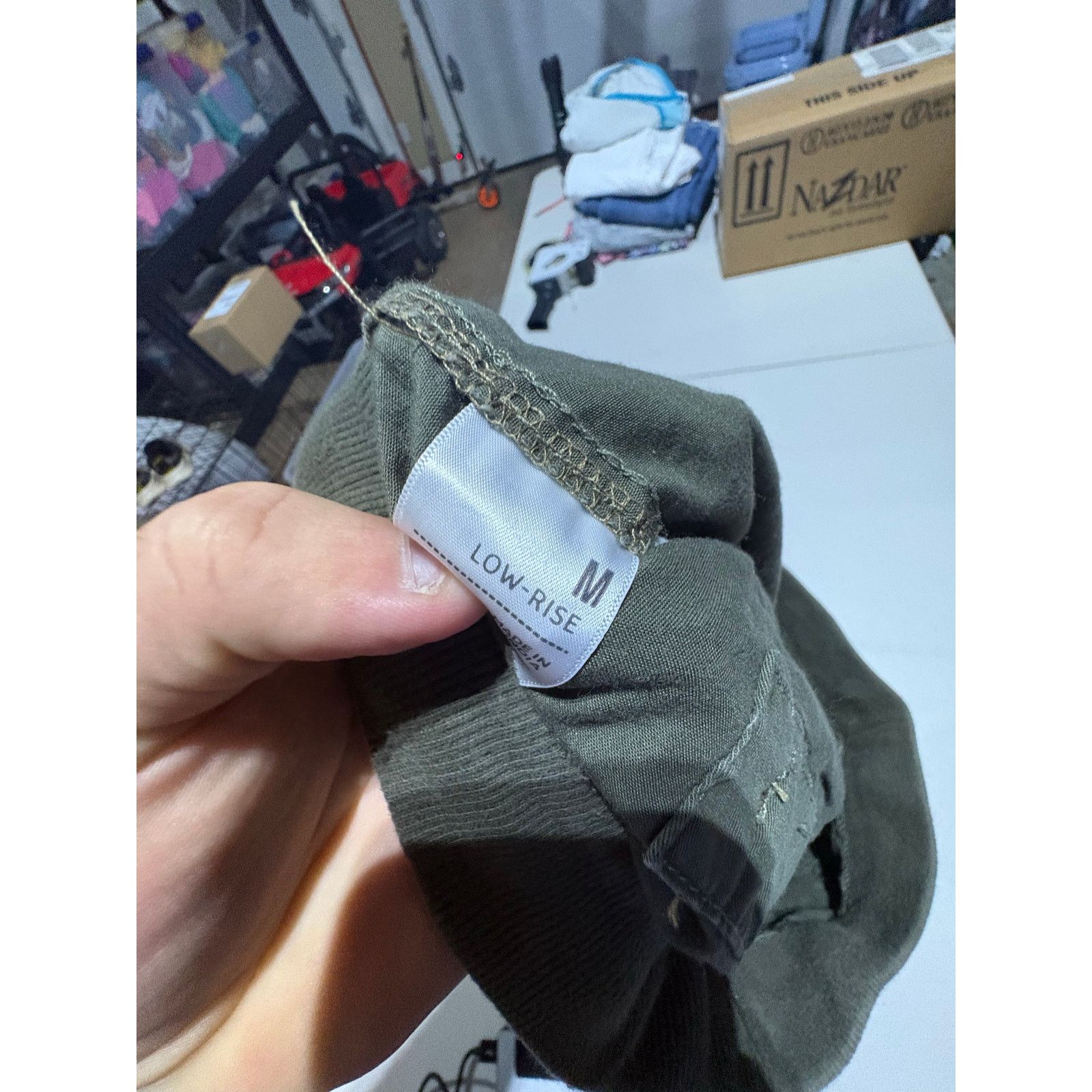 Old Navy Old Navy Women’s Olive Green Cargo Shorts Low Rise Sz Medium Size 30" / US 8 / IT 44 - 3 Thumbnail