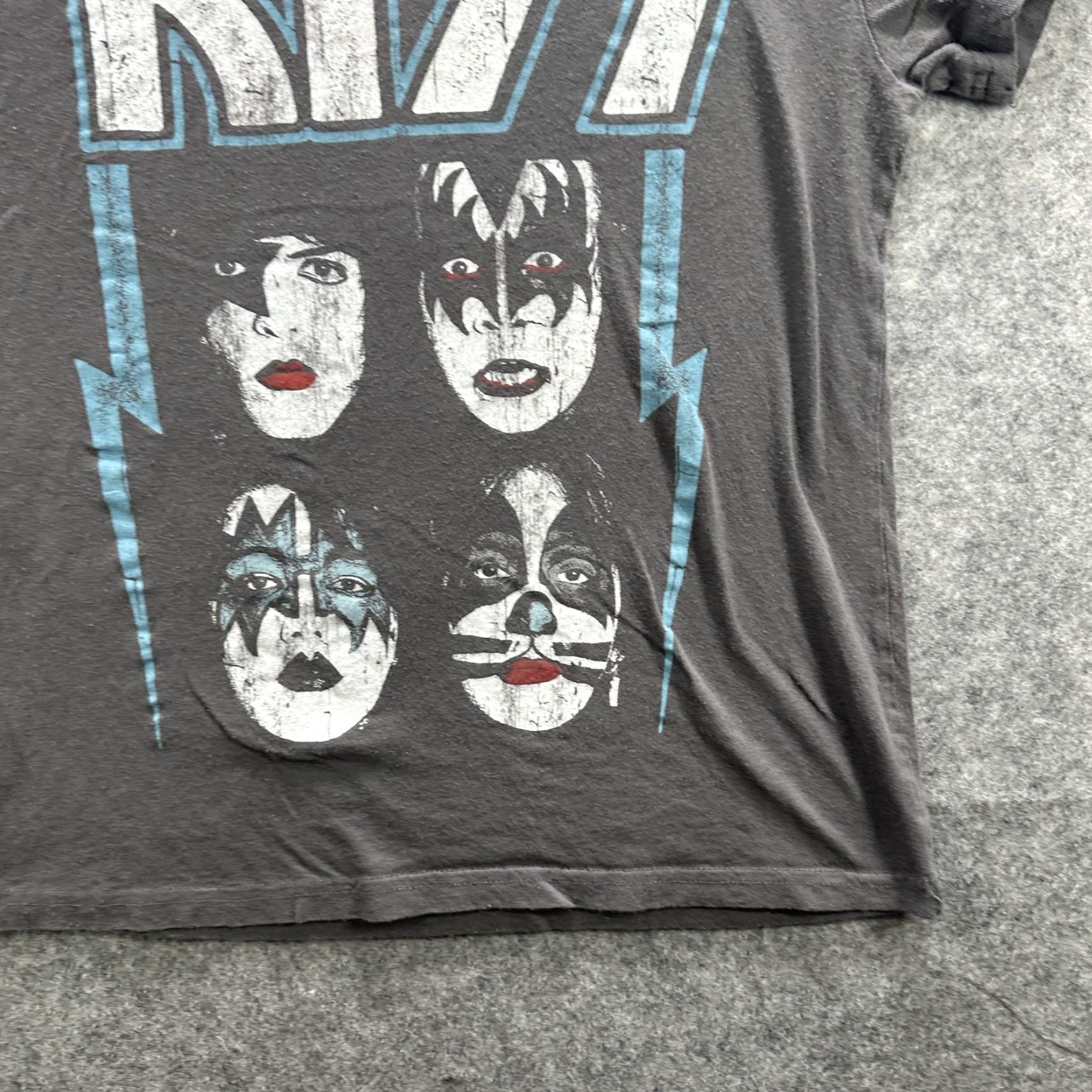 Vintage KISS Band T-Shirt Mens Small Rock Music Concert Graphic Distressed Cotton Short Sleeve 2020 Size US S / EU 44-46 / 1 - 5 Thumbnail