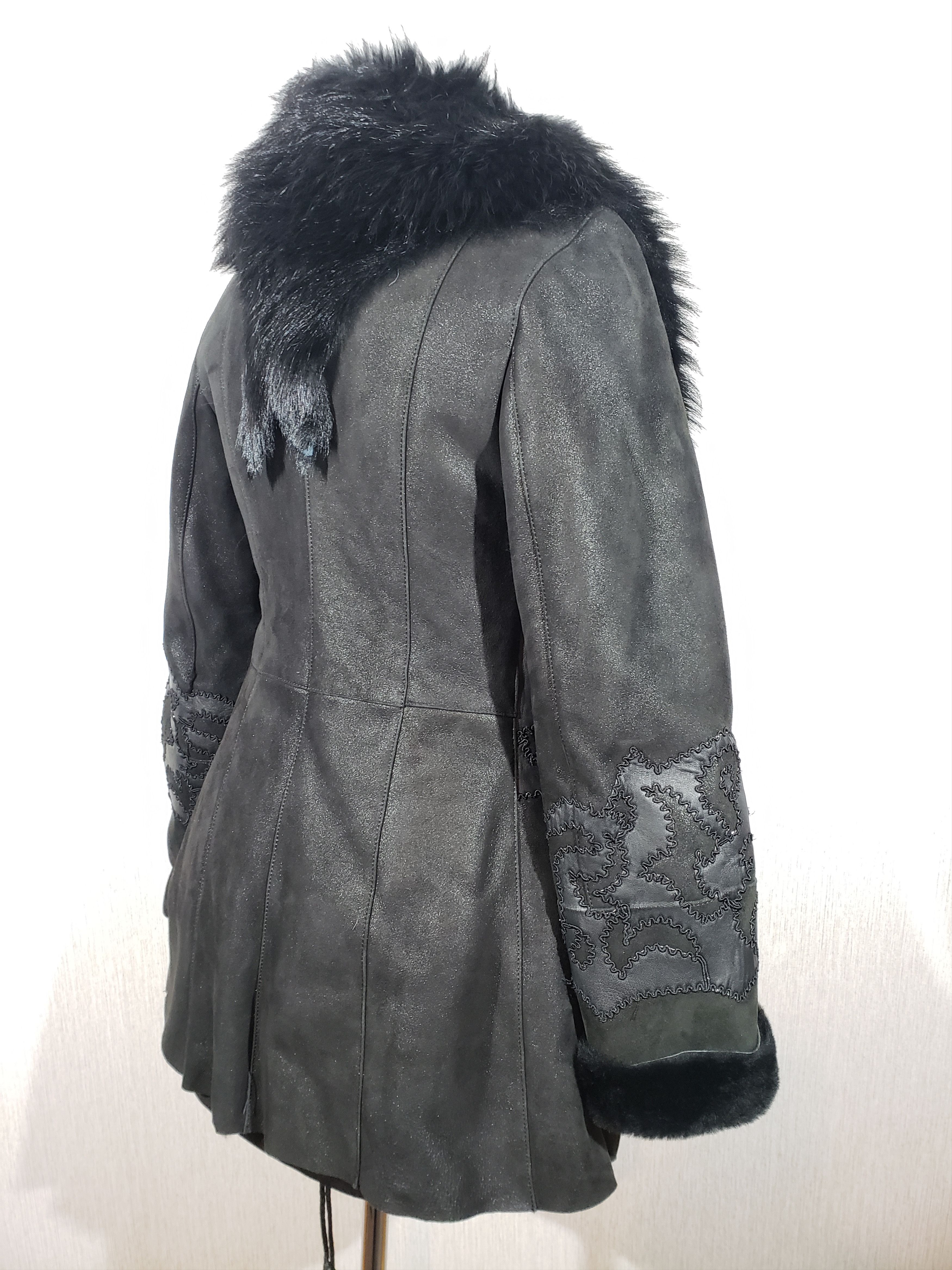 Other Stylish black sheepskin coat with a wide fluffy collar. Size S / US 4 / IT 40 - 5 Thumbnail