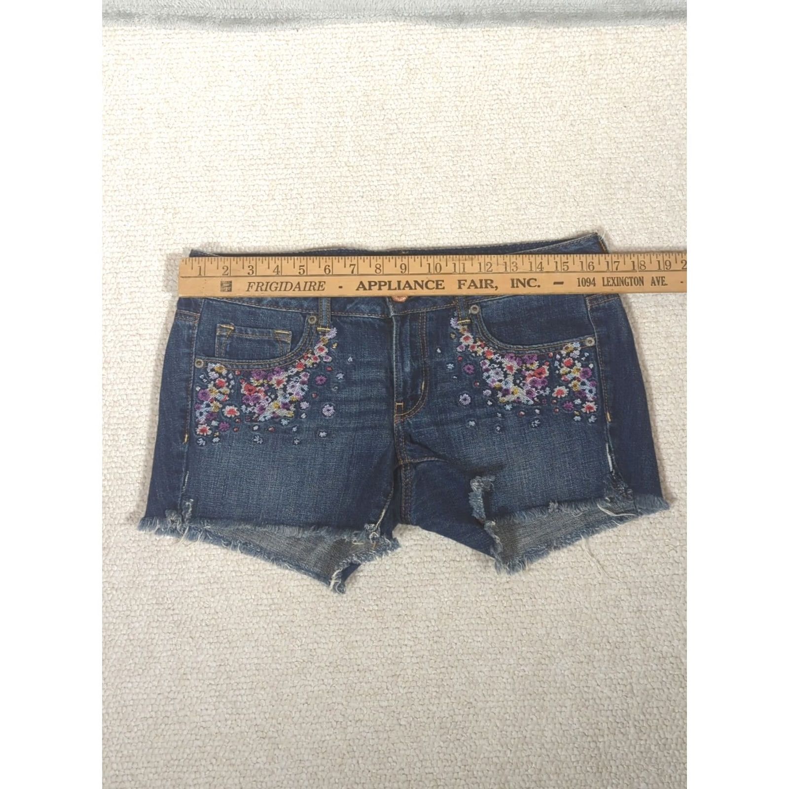 American Eagle Outfitters American Eagle Outfitters Women Denim Jean Shorts Size 8 Low Rise Embroidered Flowers Medium Wash Blue Casual Party Travel Summer Cotton Size 30" / US 8 / IT 44 - 5 Thumbnail
