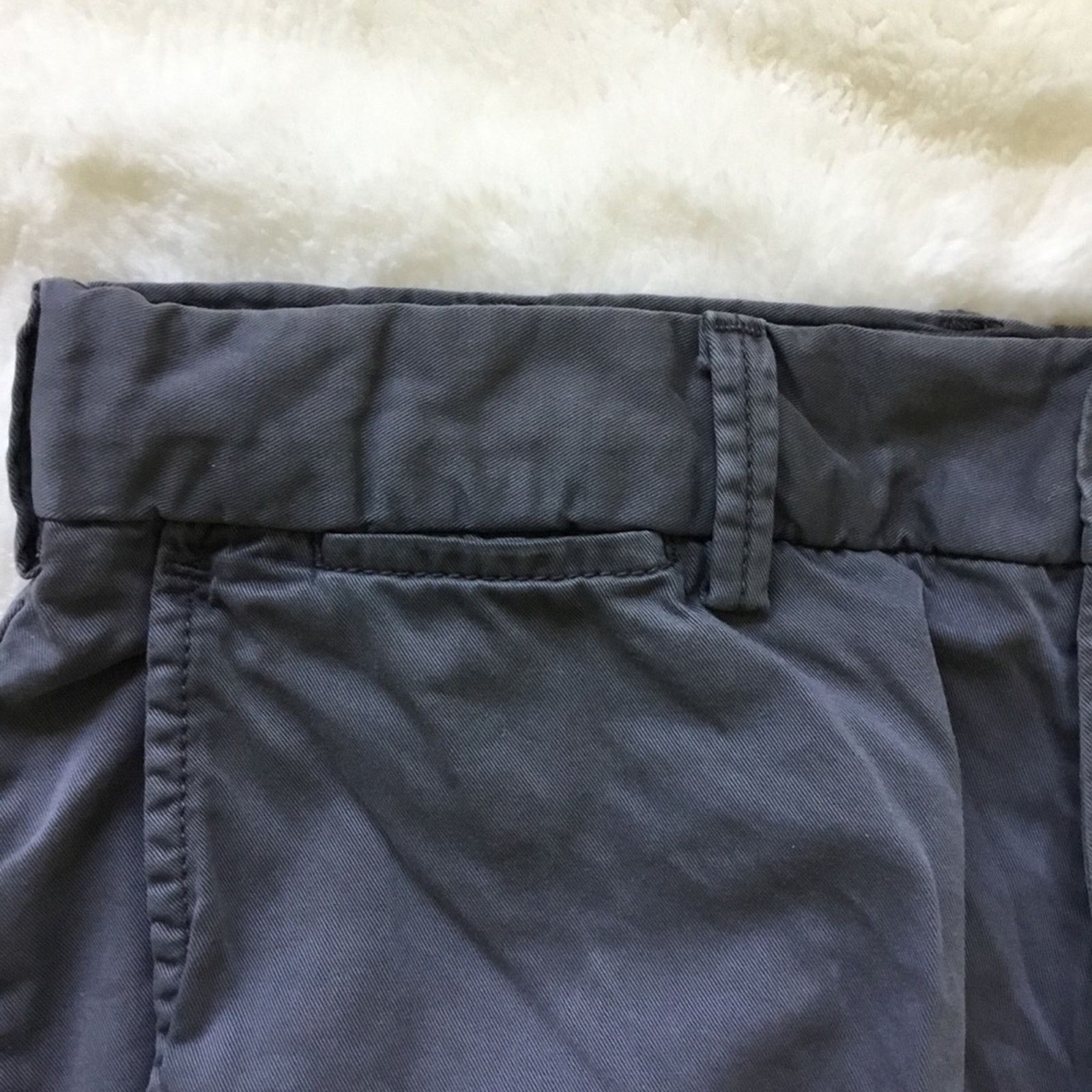 Uniqlo Uniqlo Men's Charcoal Gray Flat-Front Shorts Size US 28 / EU 44 - 12 Thumbnail