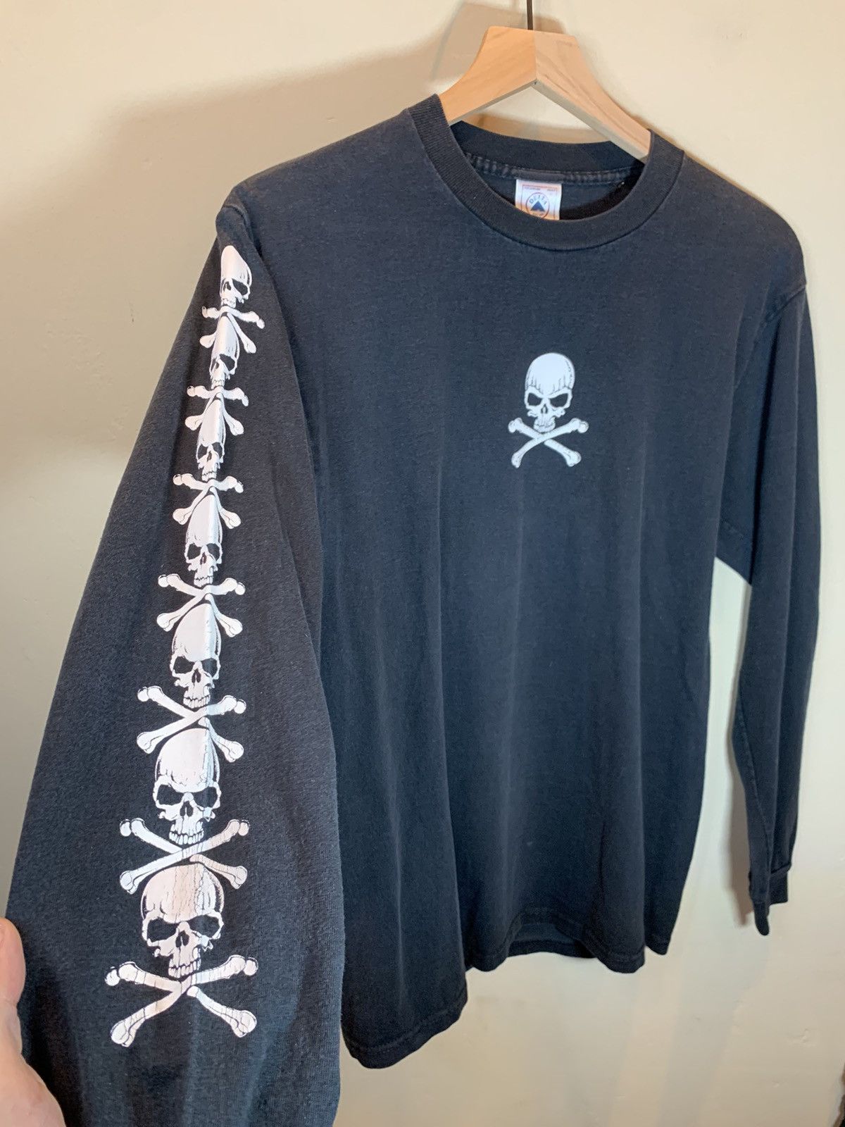 Fashion Victim *RARE* Vintage 1991 Fashion Victim Skull Crossbones LS Shirt Size US M / EU 48-50 / 2 - 2 Thumbnail