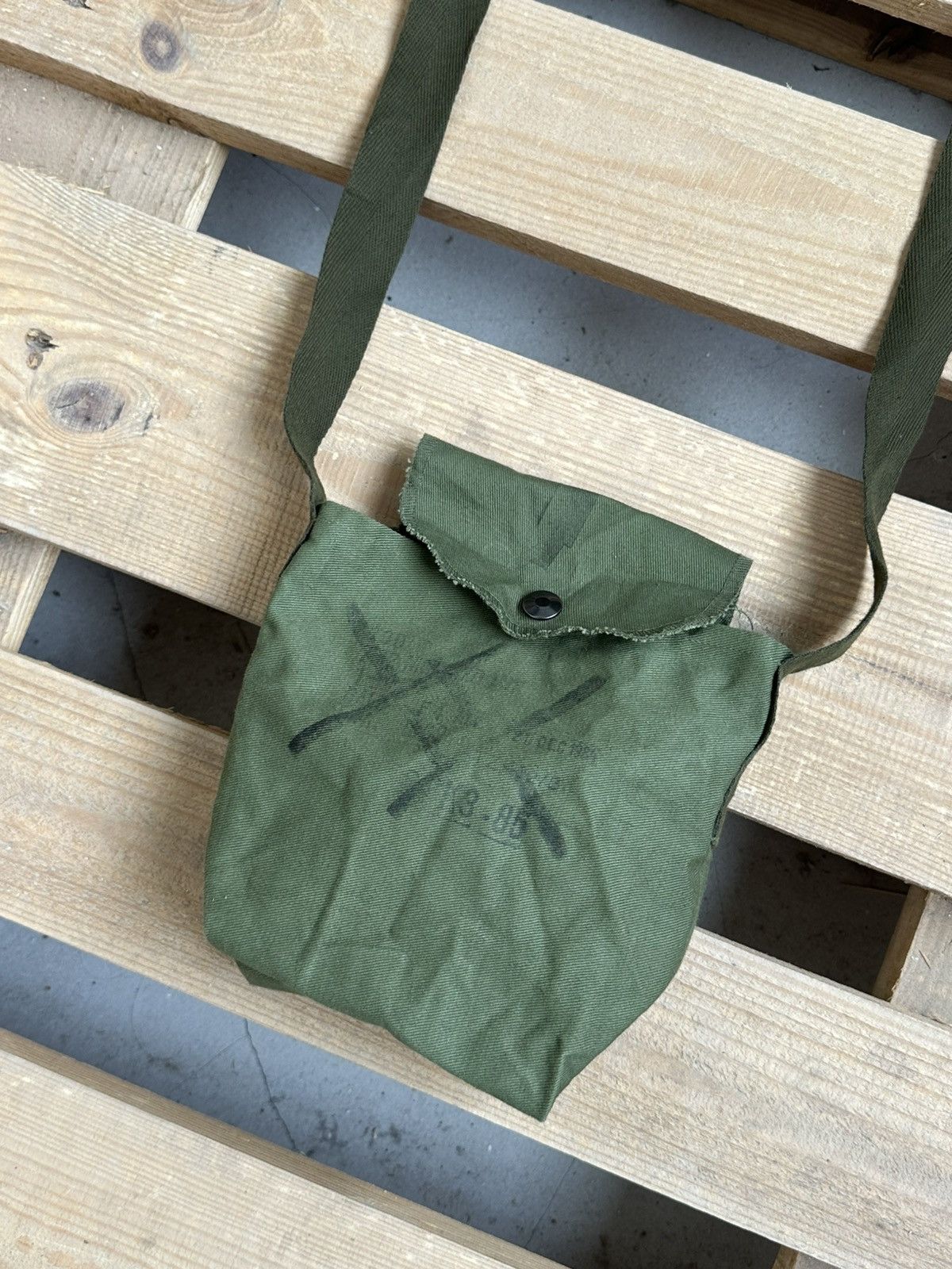 Vintage Vintage 90s 5.56mm F1 Ball Khaki Ammo Shoulder Bag Size ONE SIZE - 2 Thumbnail