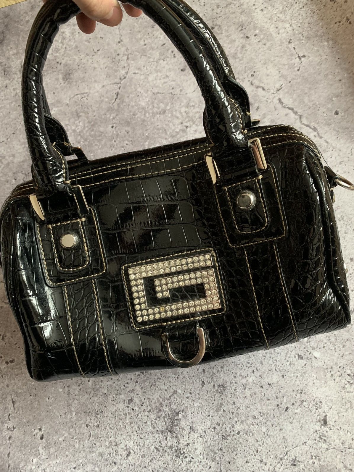 Guess 🔥HYPE VINTAGE GUESS Y2K ULTIMATE GLOSS HANDBAG Size ONE SIZE - 16 Thumbnail