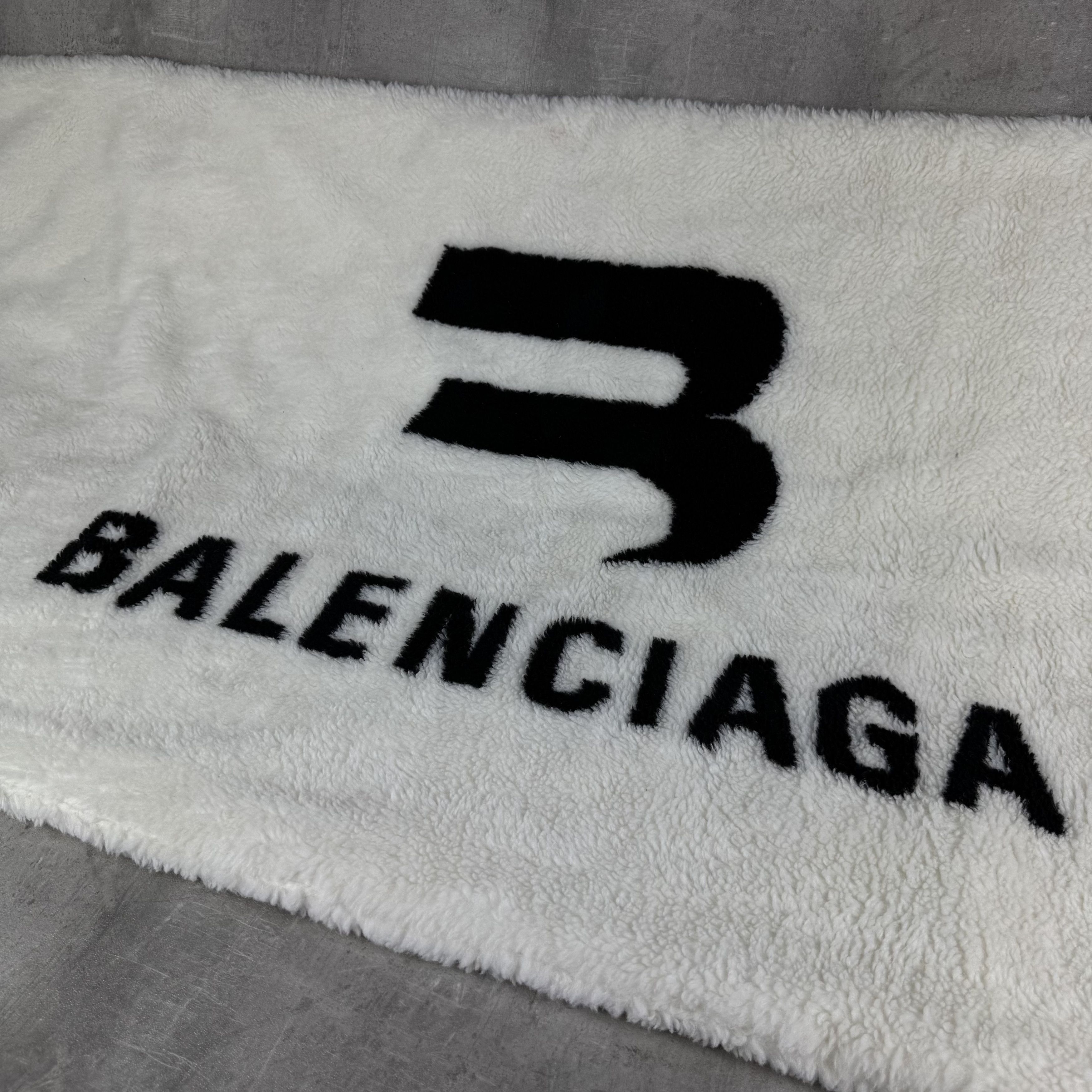 Balenciaga BALENCIAGA 3B Logo Soft Padded Blanket Size ONE SIZE - 6 Thumbnail