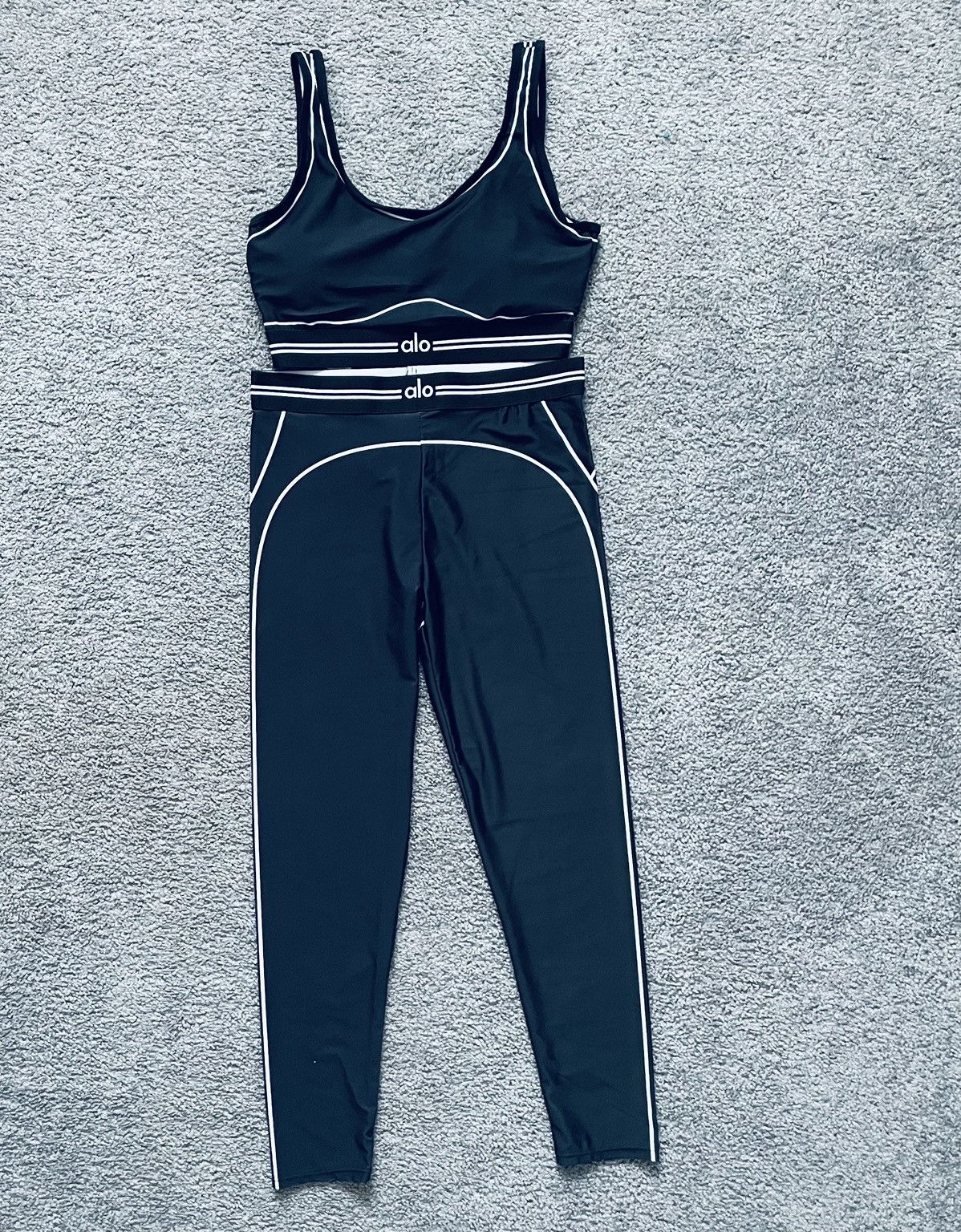 Alo Yoga Alo set Size XL / US 12-14 / IT 48-50 - 1 Thumbnail