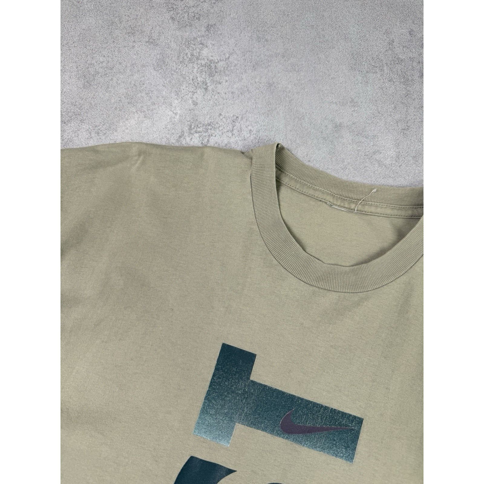 Nike Nike Vintage Big Logo T Shirt Beige Men Size US XL / EU 56 / 4 - 5 Thumbnail