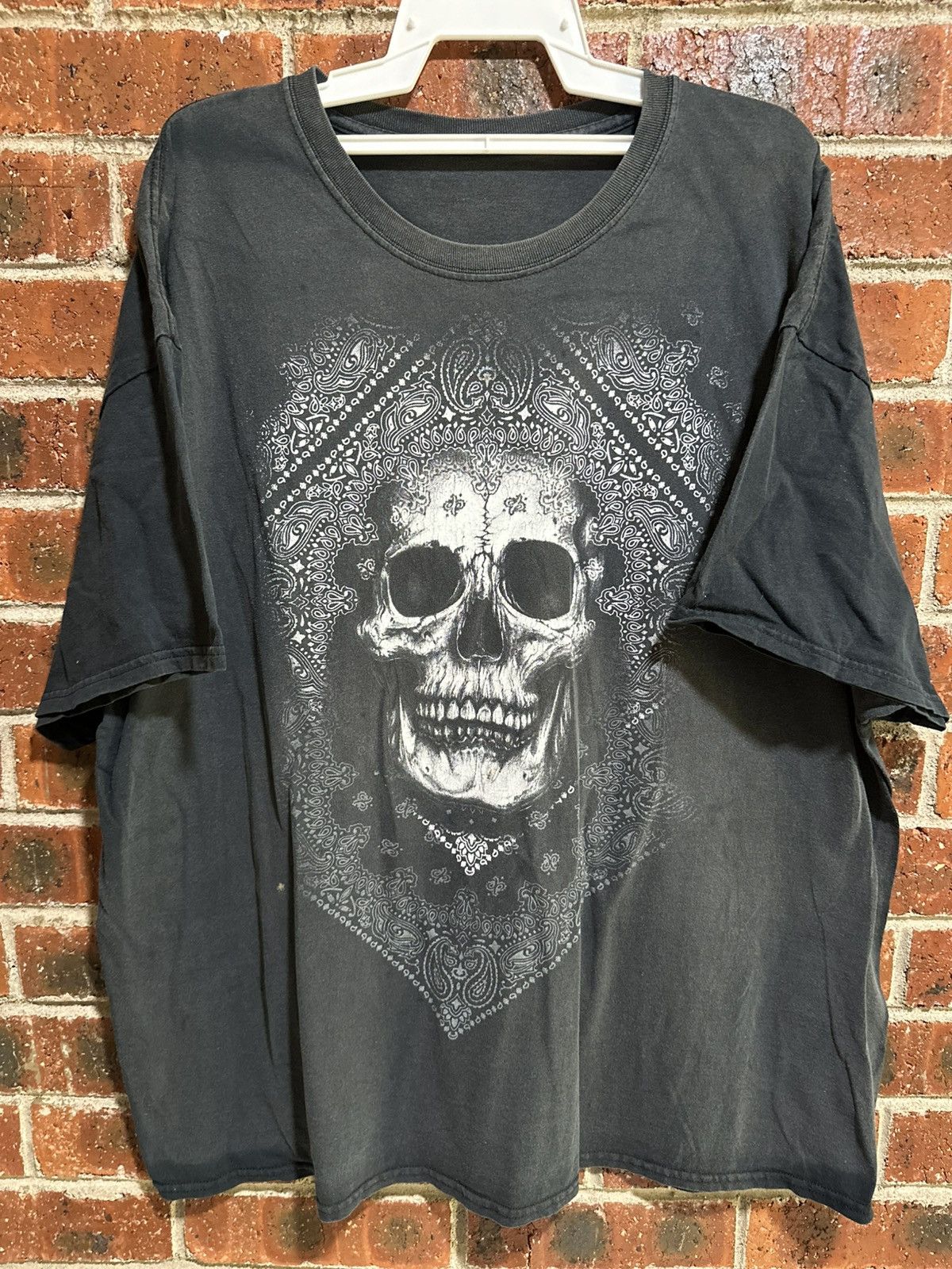 Japanese Brand Thrashed Vintage Bandanna Skull Head Faded Tee Size US XXL / EU 58 / 5 - 1 Thumbnail