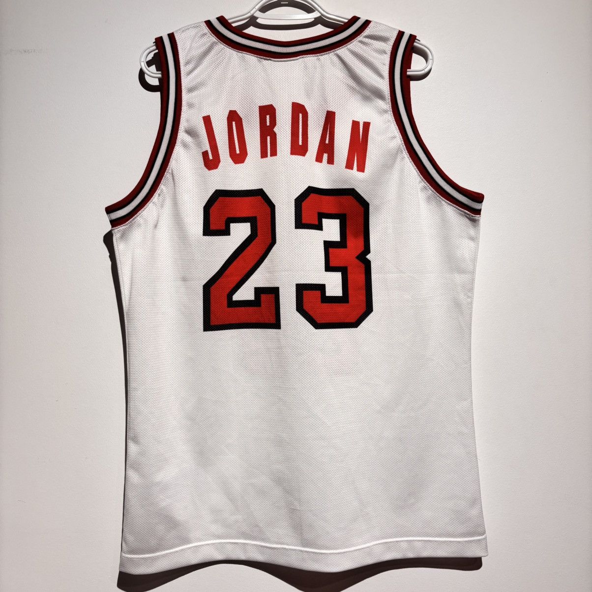 Champion MICHAEL JORDAN CHICAGO BULLS WHITE CHAMPION JERSEY 90s RARE Size US L / EU 52-54 / 3 - 2 Thumbnail