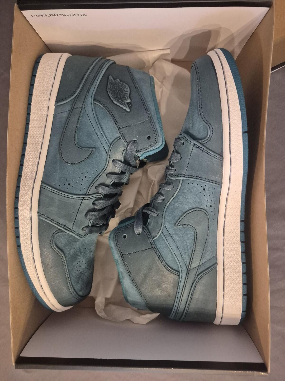 Jordan Brand Air Jordan 1 Mid Noveau Size 10.5 M Size US 10.5 / EU 43-44 - 1 Thumbnail
