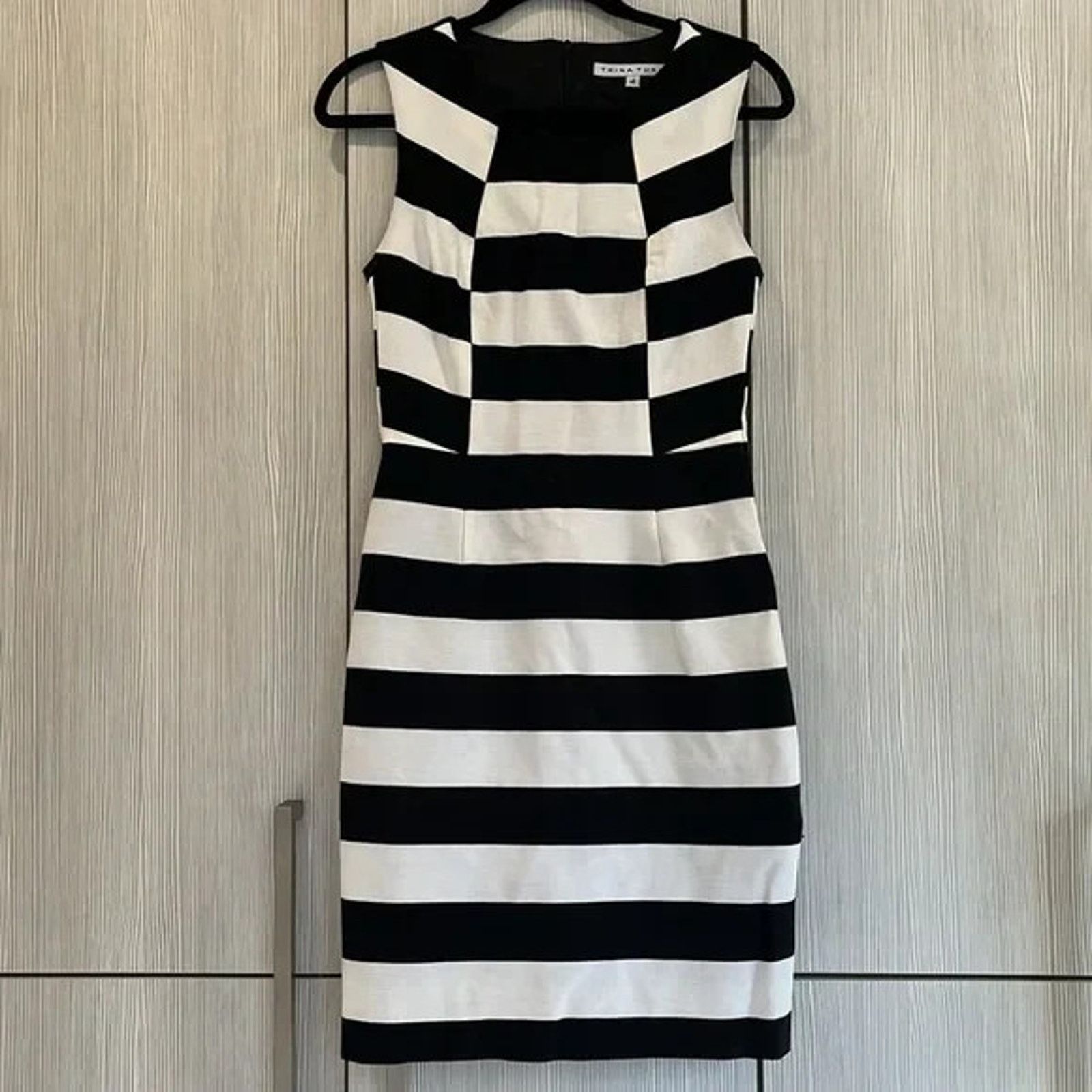 Trina Turk TRINA TURK BLACK & WHITE STRIPED GEO BODY CON DRESS SZ 4 Size S / US 4 / IT 40 - 10 Thumbnail