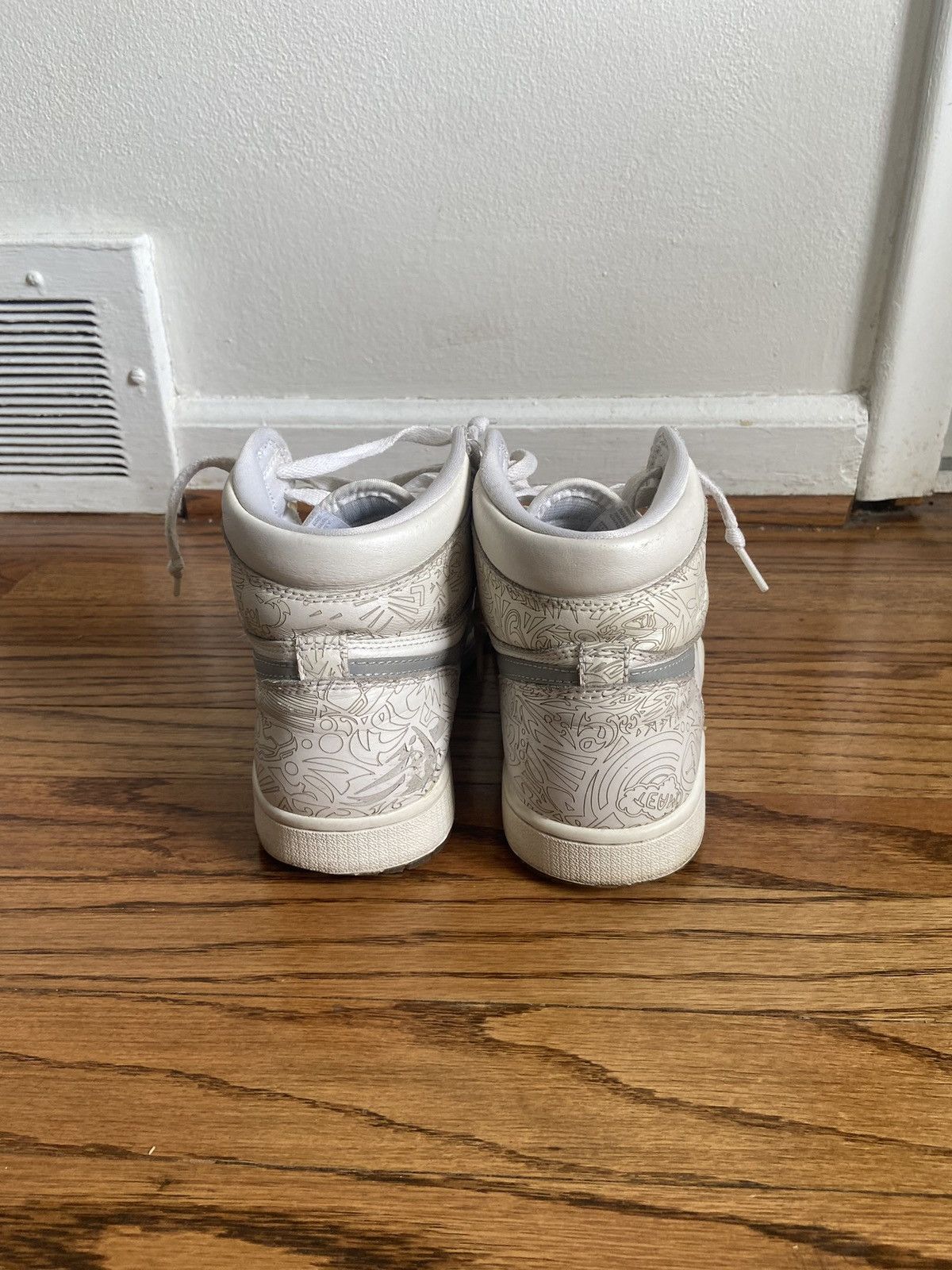 Jordan Brand Air Jordan 1 laser Size US 8.5 / EU 41-42 - 2 Thumbnail