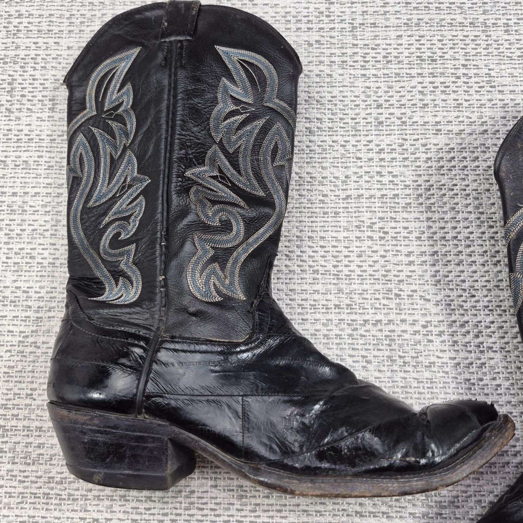 Justin Boots VINTAGE not applicable; proceed with rearranged title from original: Justin Western Cowboy Boots Mens 10.5 2E Black Leather Pointed Toe Size US 11 / EU 44 - 6 Thumbnail