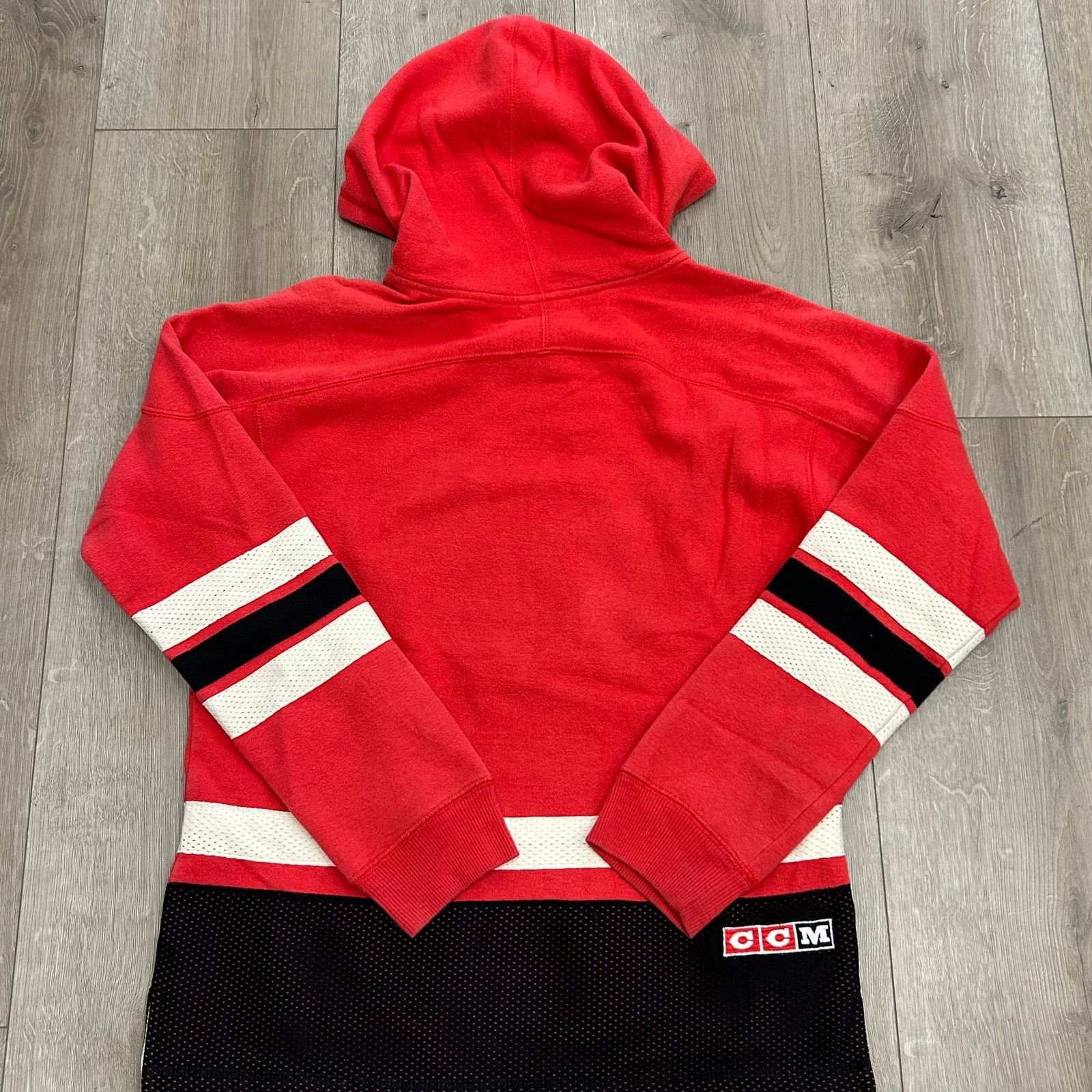 NHL Chicago Blackhawks CCM Hockey Hoodie Youth Boys Large L 14 Size US L / EU 52-54 / 3 - 7 Thumbnail