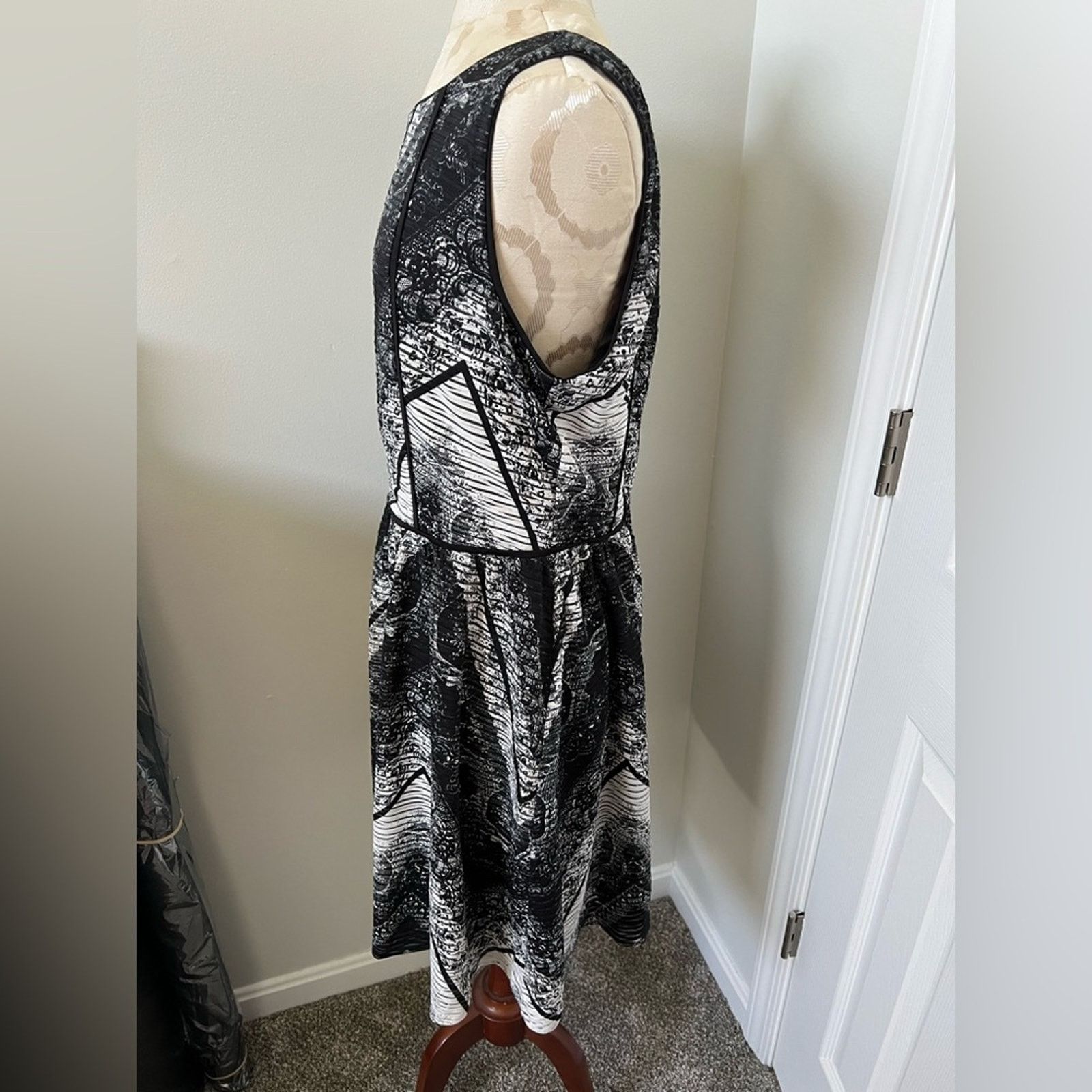 Loft Loft Classic Sleeveless A-Line Knee Length Dress Size 14 Size XL / US 12-14 / IT 48-50 - 2 Thumbnail