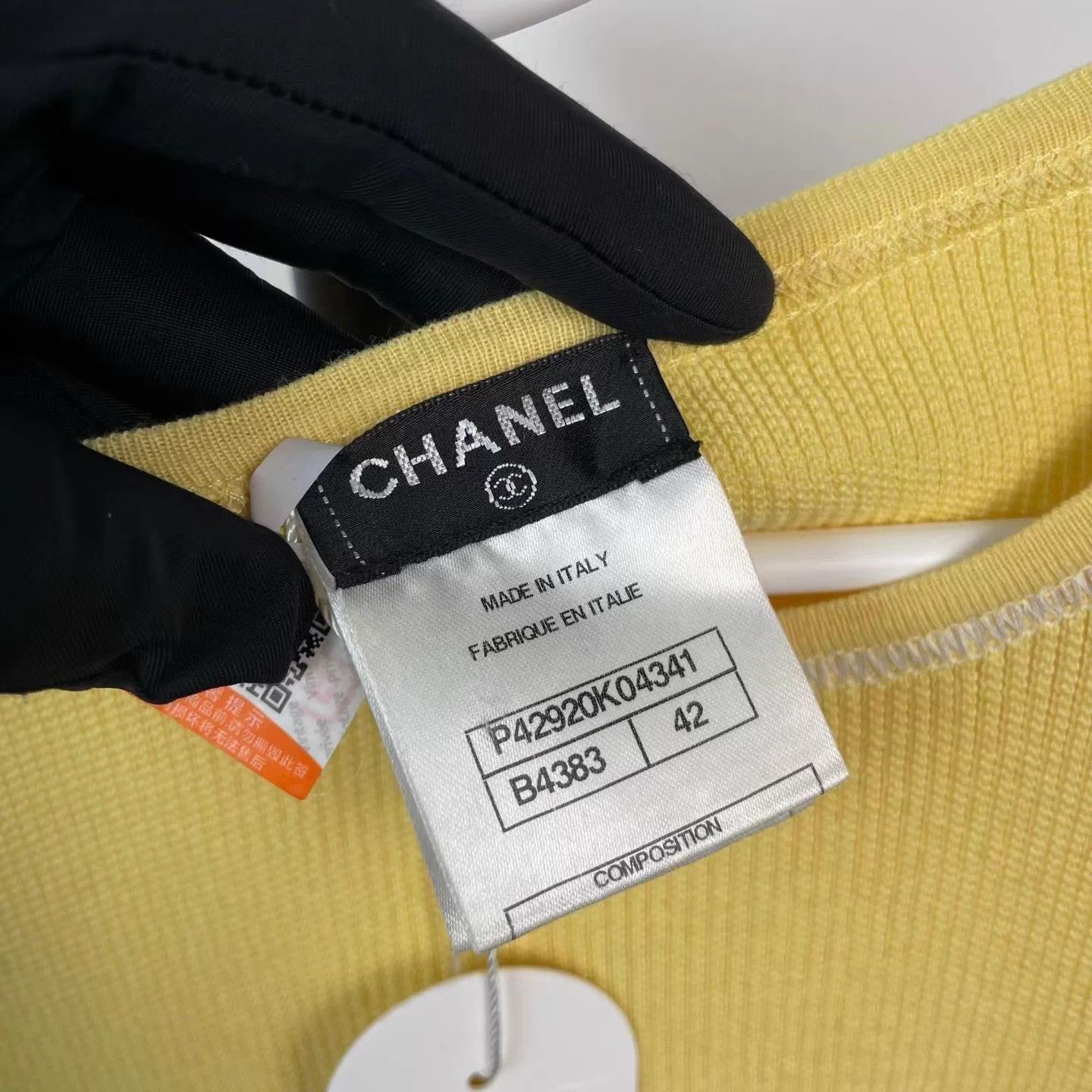 Chanel WOMEN'S CHANEL yellow knit long sleeveless top 42 Size M / US 6-8 / IT 42-44 - 4 Thumbnail
