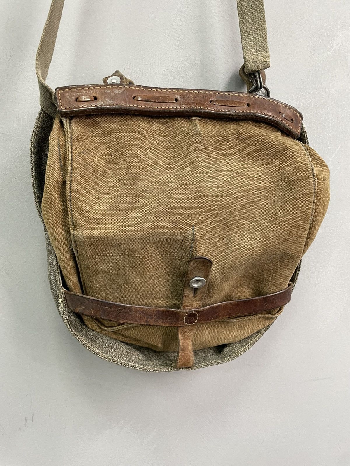 Japanese Brand × Vintage VINTAGE JAPAN 70s SWISS MILITARY MESSENGER BAG HEAVY Size ONE SIZE - 1 Thumbnail