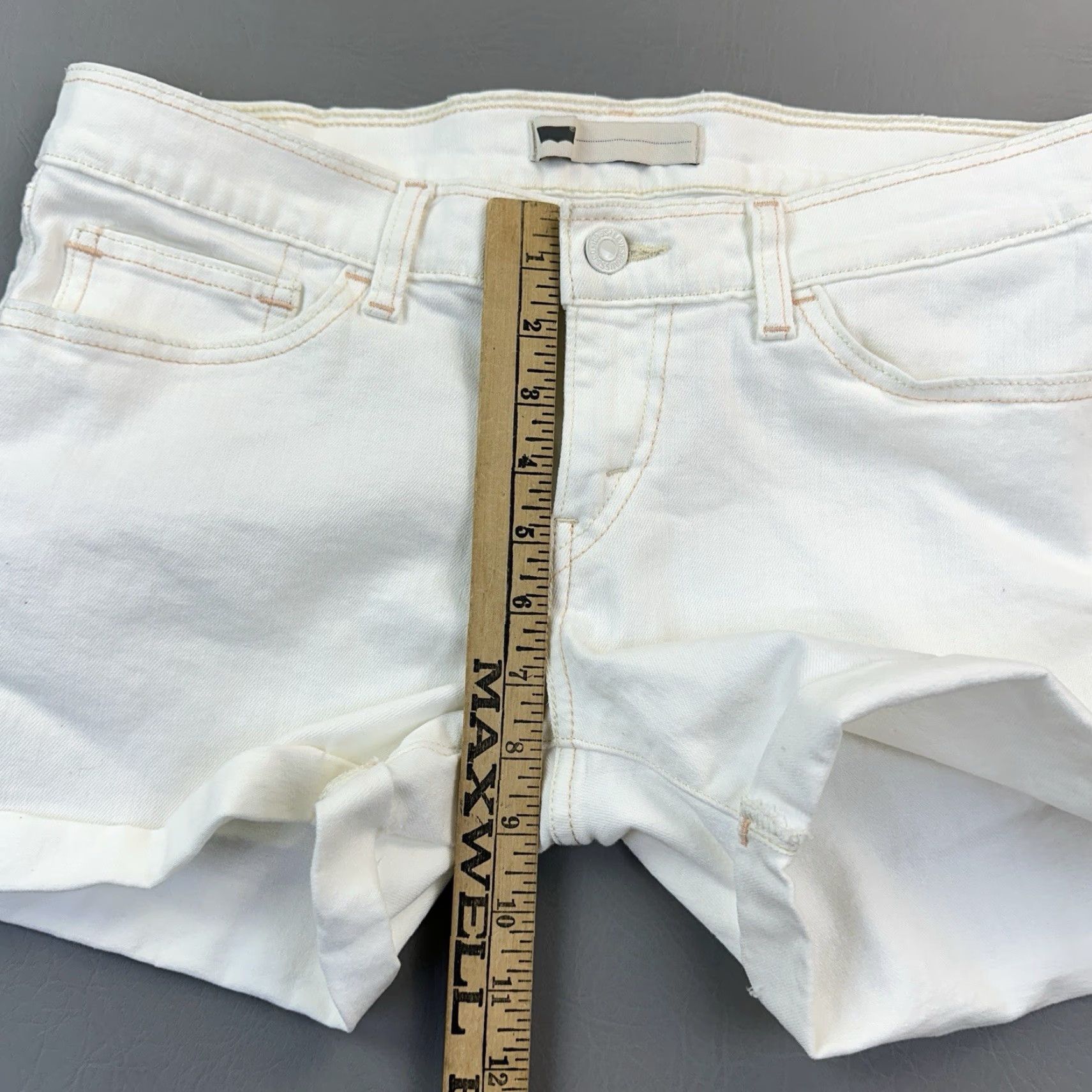 Levi's Levi’s Shorts Womens 30 White Denim 3.5" Low Rise Rolled Hem Stretch Casual, Travel Jeans, 5-Pocket, Light Wash, 30 in Waist Womens Size 30" / US 8 / IT 44 - 6 Thumbnail