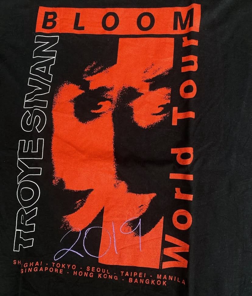 Gildan Troye sivan bloom world tour 2019 Asia tee Size US L / EU 52-54 / 3 - 4 Thumbnail