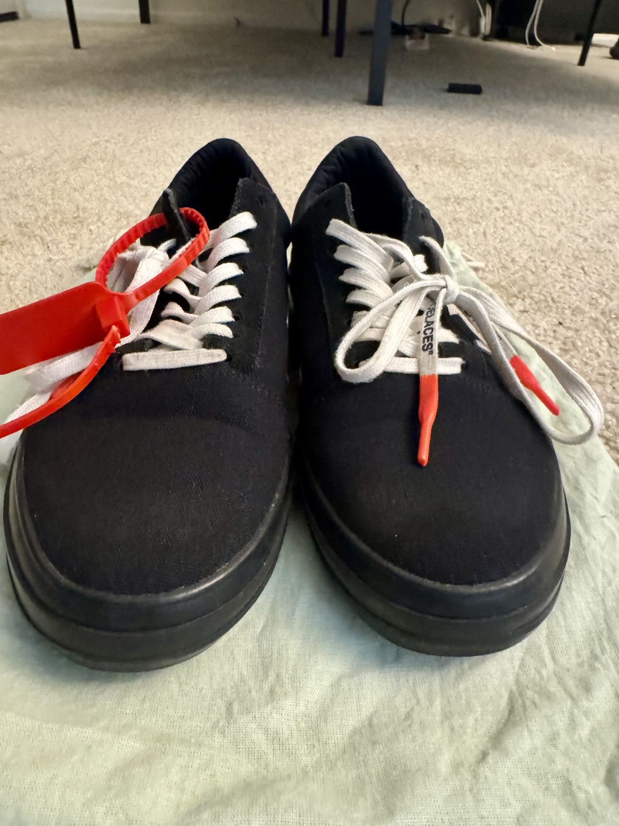 Off-White OFF WHITE VULCANISED LOW (UPDATED STRIPES) - 43 Size US 10 / EU 43 - 9 Thumbnail