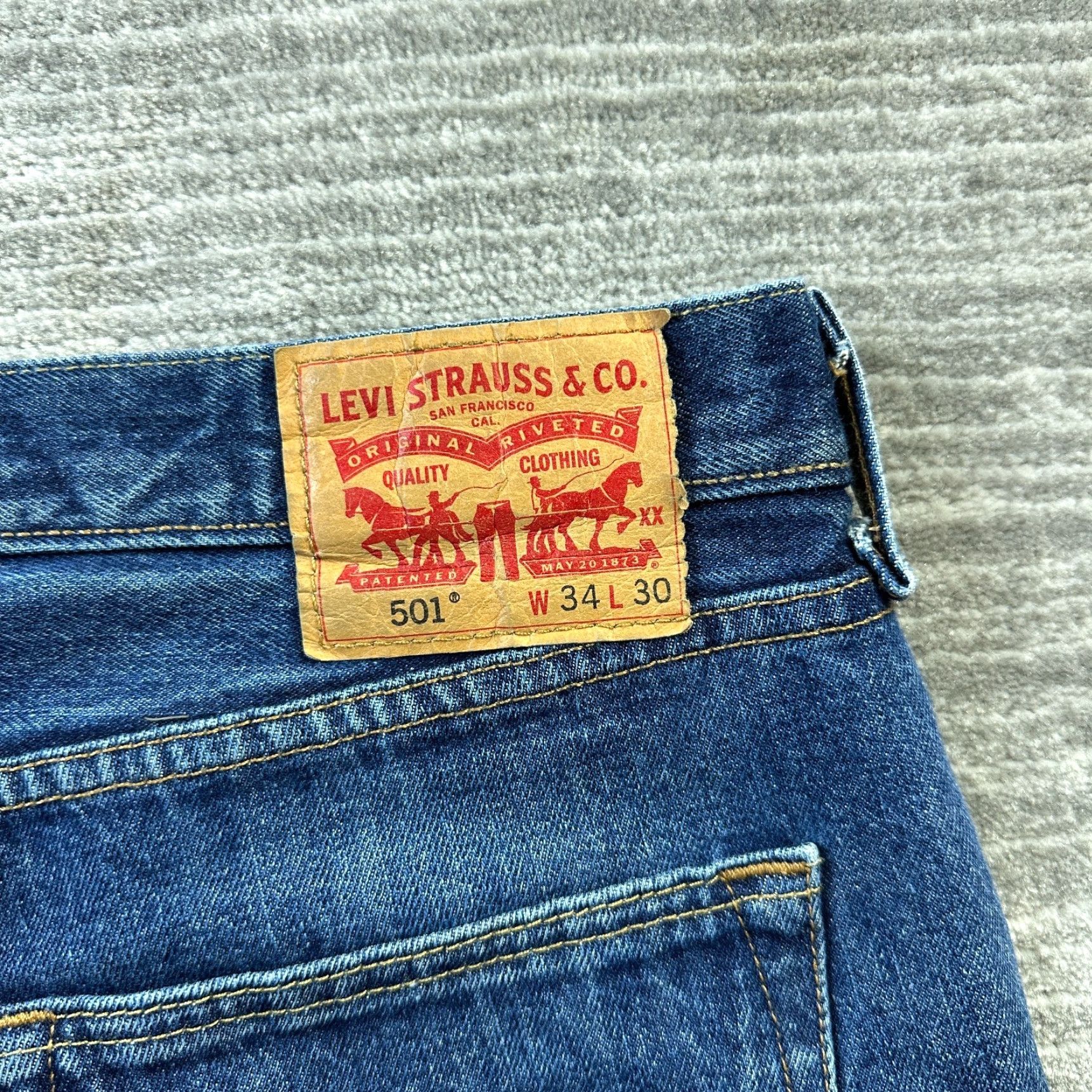 Levi's VINTAGE Levis 501 Jeans Mens 34x30 Blue Denim Pants Button Fly - Levi's 501 Series Straight Waist 34 Regular Size 34 Men Blue Denim Jeans 90s Theme Size US 34 / EU 50 - 5 Thumbnail