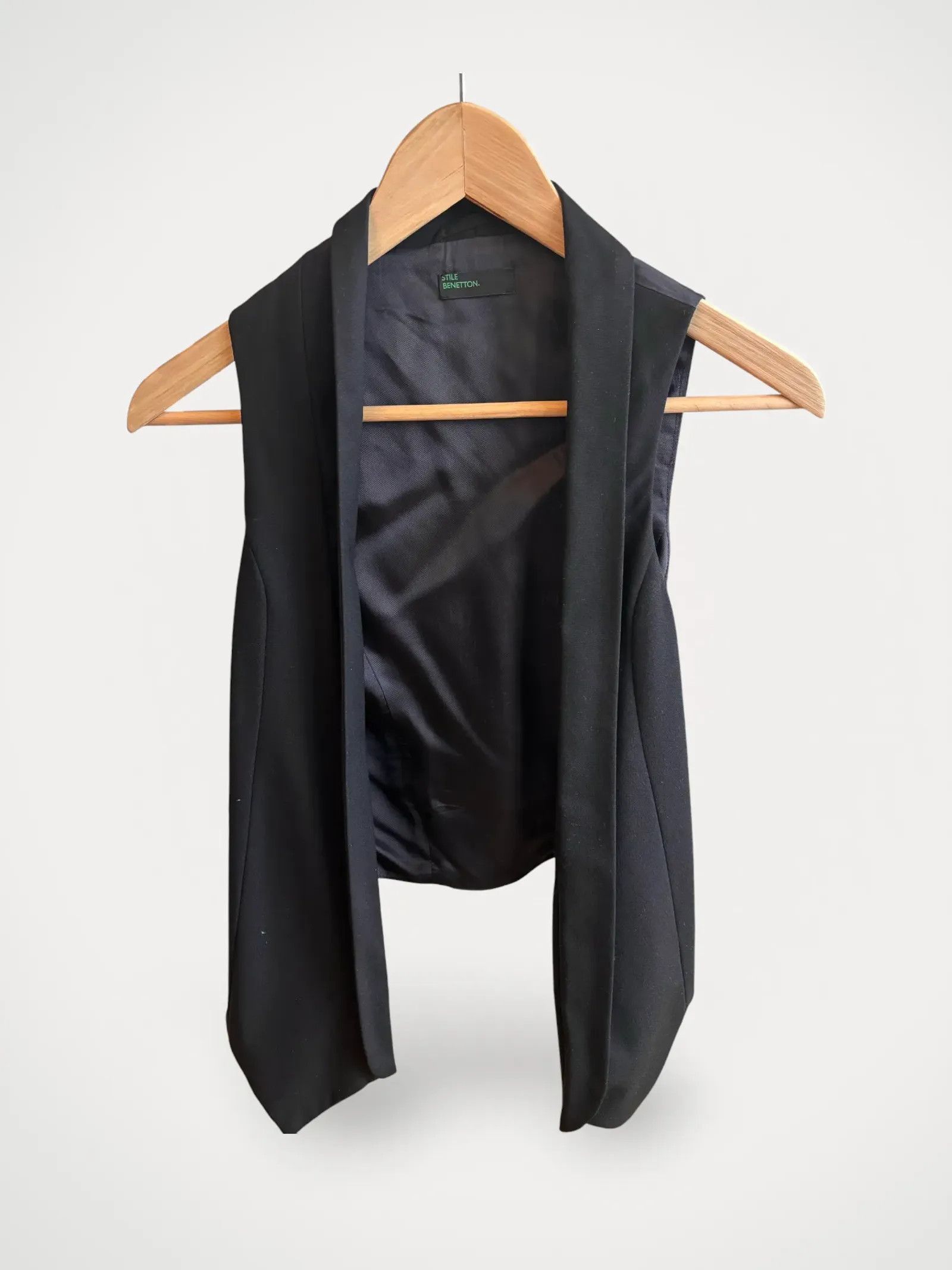 Benetton Benetton Vest Size XS / US 0-2 / IT 36-38 - 1 Thumbnail