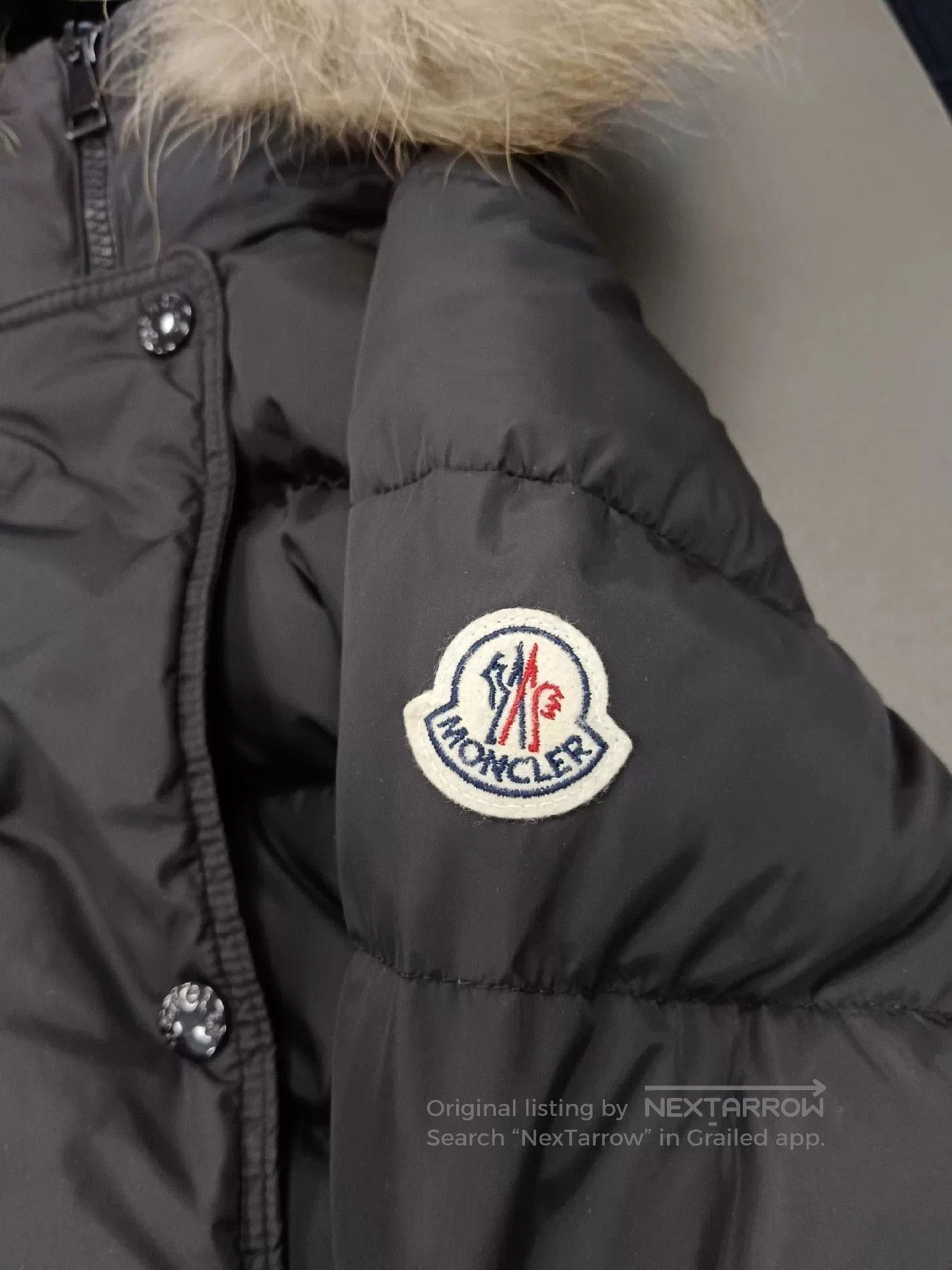 Moncler moncler classic logo down jacket with fur collar. Size XS / US 0-2 / IT 36-38 - 3 Thumbnail