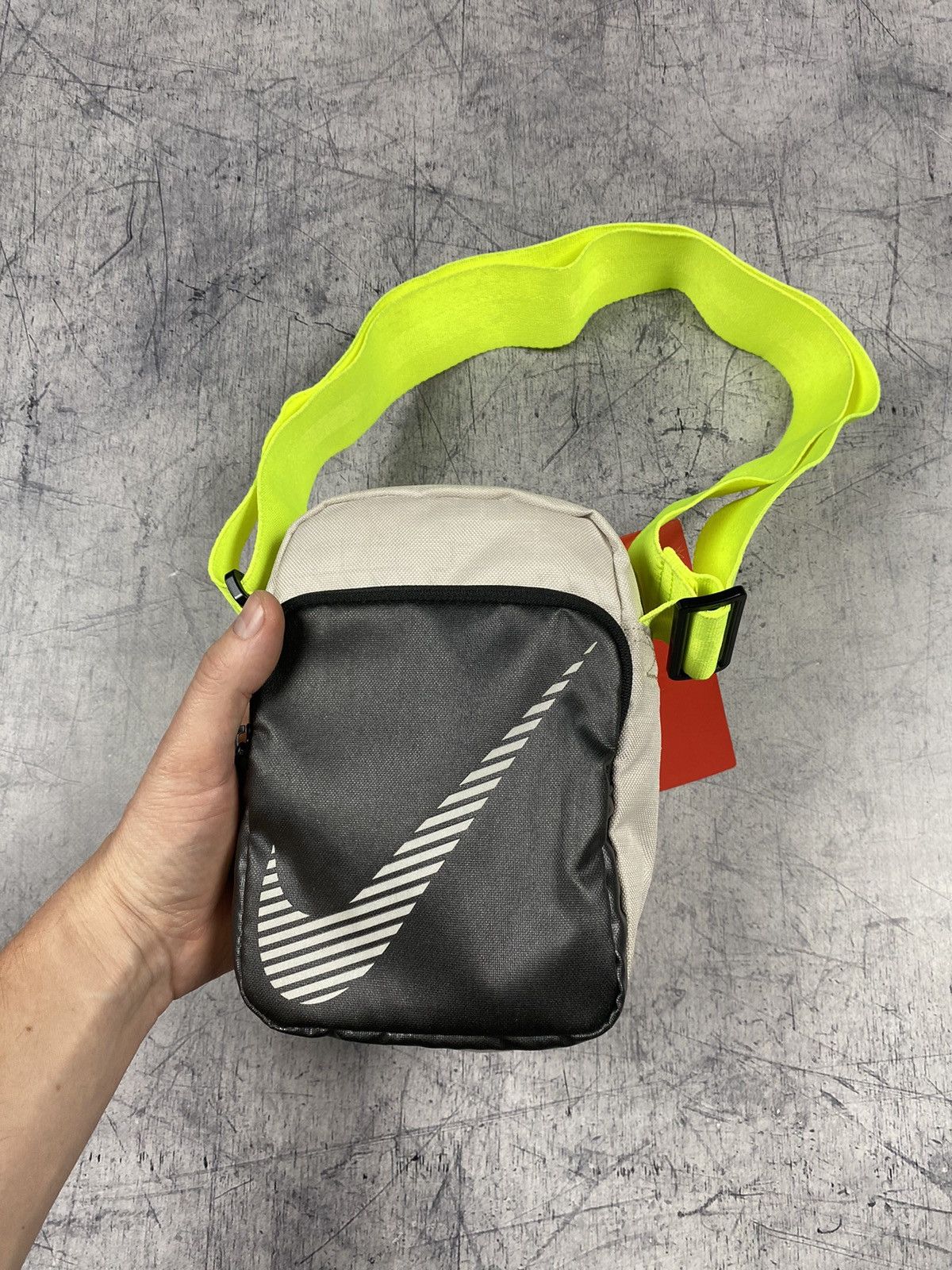 Nike Nike Sportwear Essentials Crossbody Drill Bag (1L) Size ONE SIZE - 9 Thumbnail