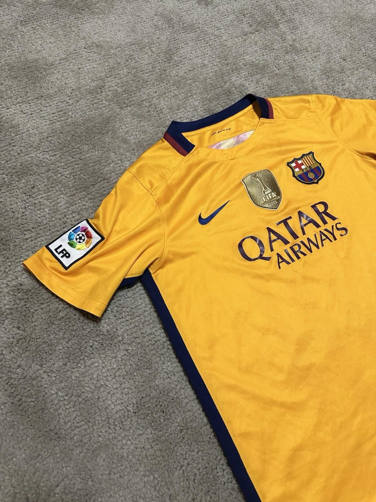 Nike Nike Barcelona 2015/16 Away Football Shirt Soccer Jersey Size US XS / EU 42 / 0 - 3 Thumbnail