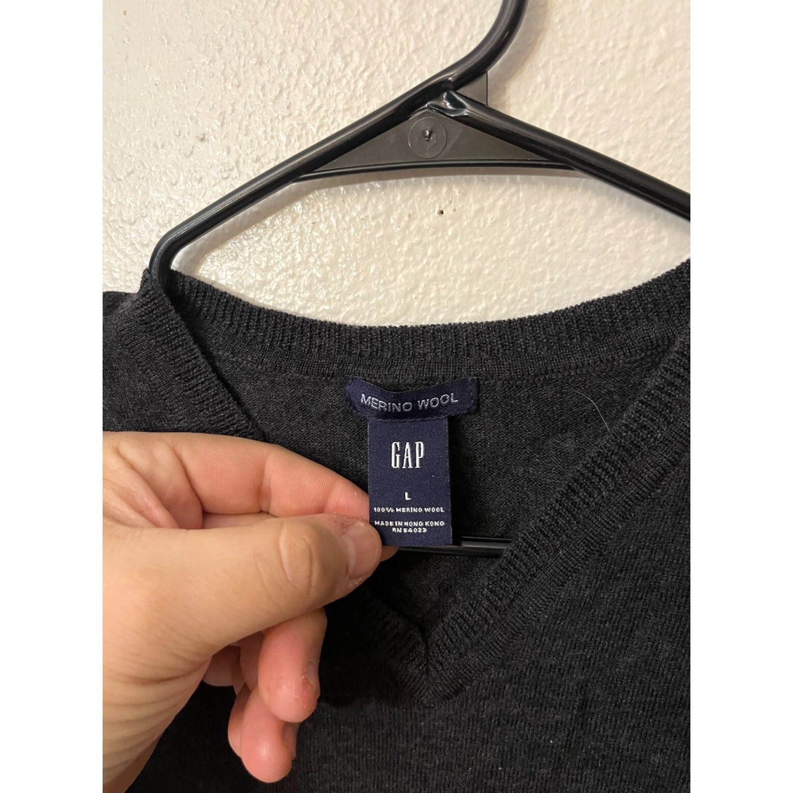 Gap GAP Mens Long Sleeve V-Neck Merino Wool Sweater Size L Dark Gray Size US L / EU 52-54 / 3 - 2 Thumbnail