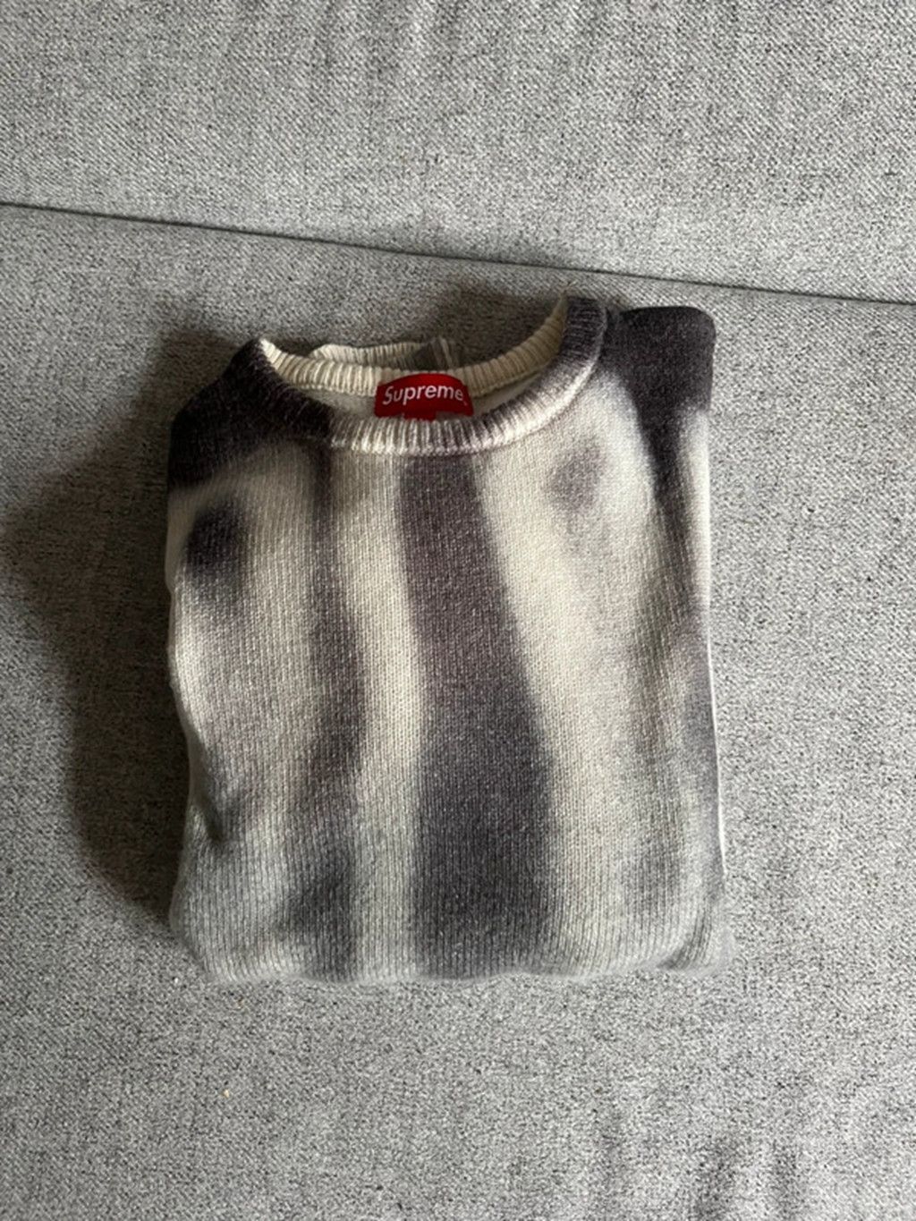 Supreme Supreme fuzzy logo black sweater Size US M / EU 48-50 / 2 - 3 Thumbnail