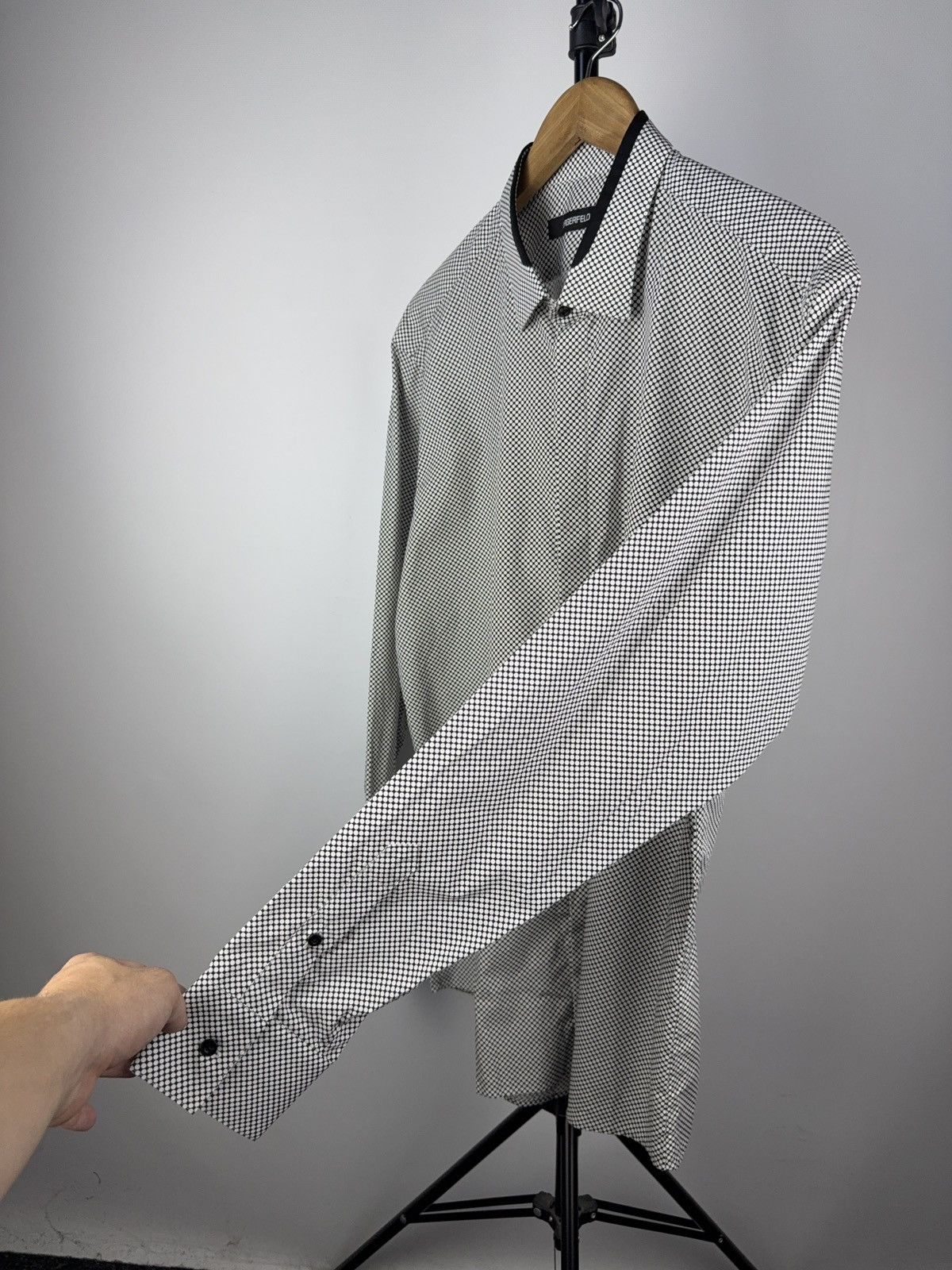 Karl Lagerfeld Luxury Designer 00s Karl Lagerfeld Dot pattern shirt Size US XL / EU 56 / 4 - 5 Thumbnail