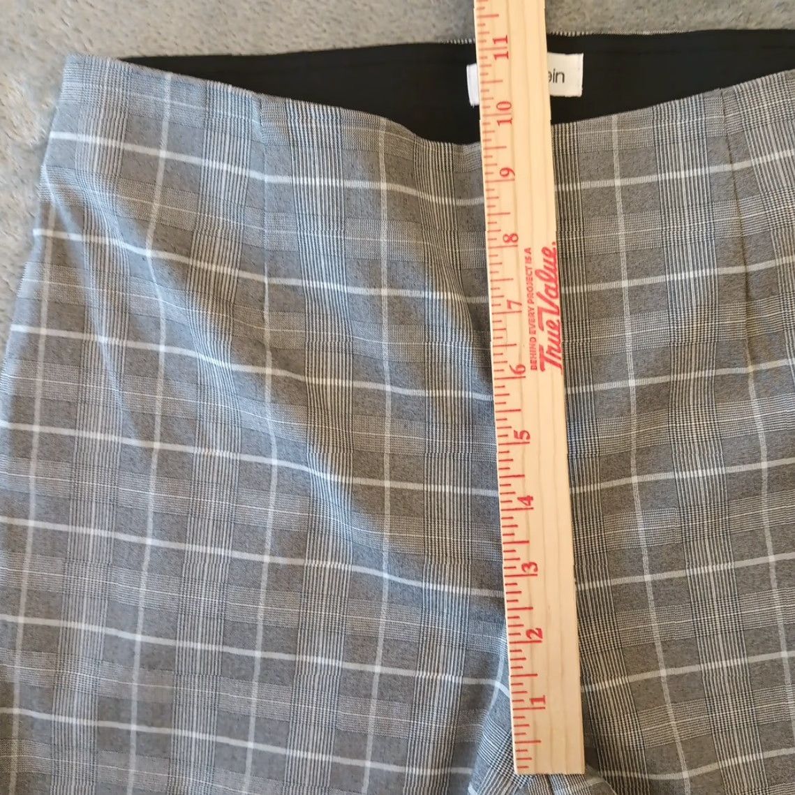 Calvin Klein Calvin Klein Ankle Pants Womens Size 8 Gray Plaid Skinny Stretch Pull On 28x28 Size 30" / US 8 / IT 44 - 4 Thumbnail