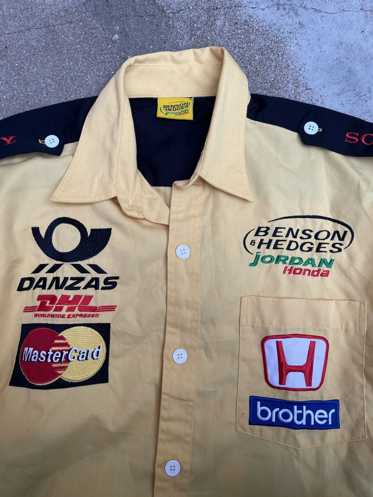 Vintage 2001 F1 jordan honda benson & headges team Size US M / EU 48-50 / 2 - 4 Thumbnail