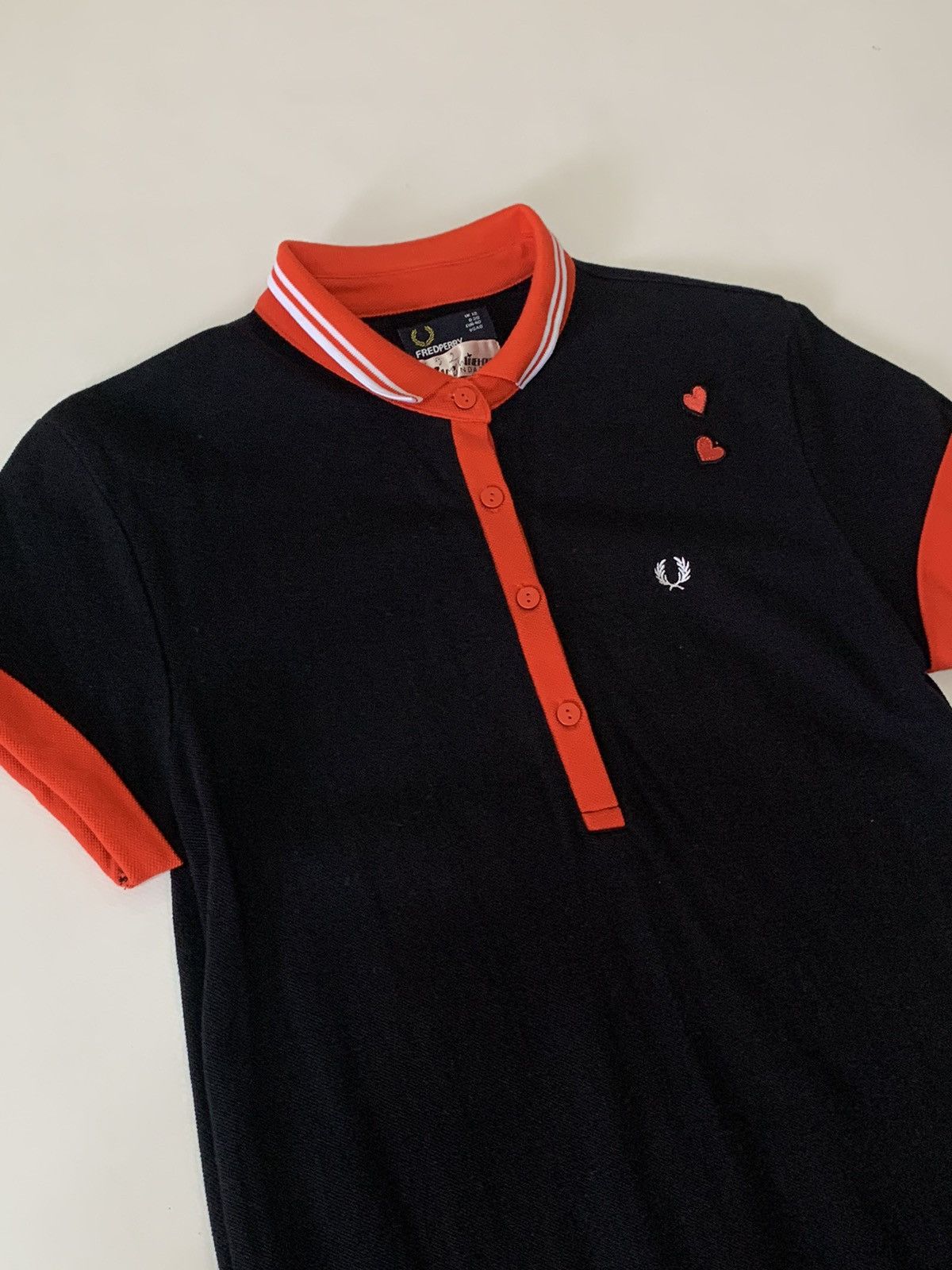 Designer × Fred Perry Fred Perry Amy Winehouse Size 12 UK Black Polo Size M / US 6-8 / IT 42-44 - 1 Thumbnail