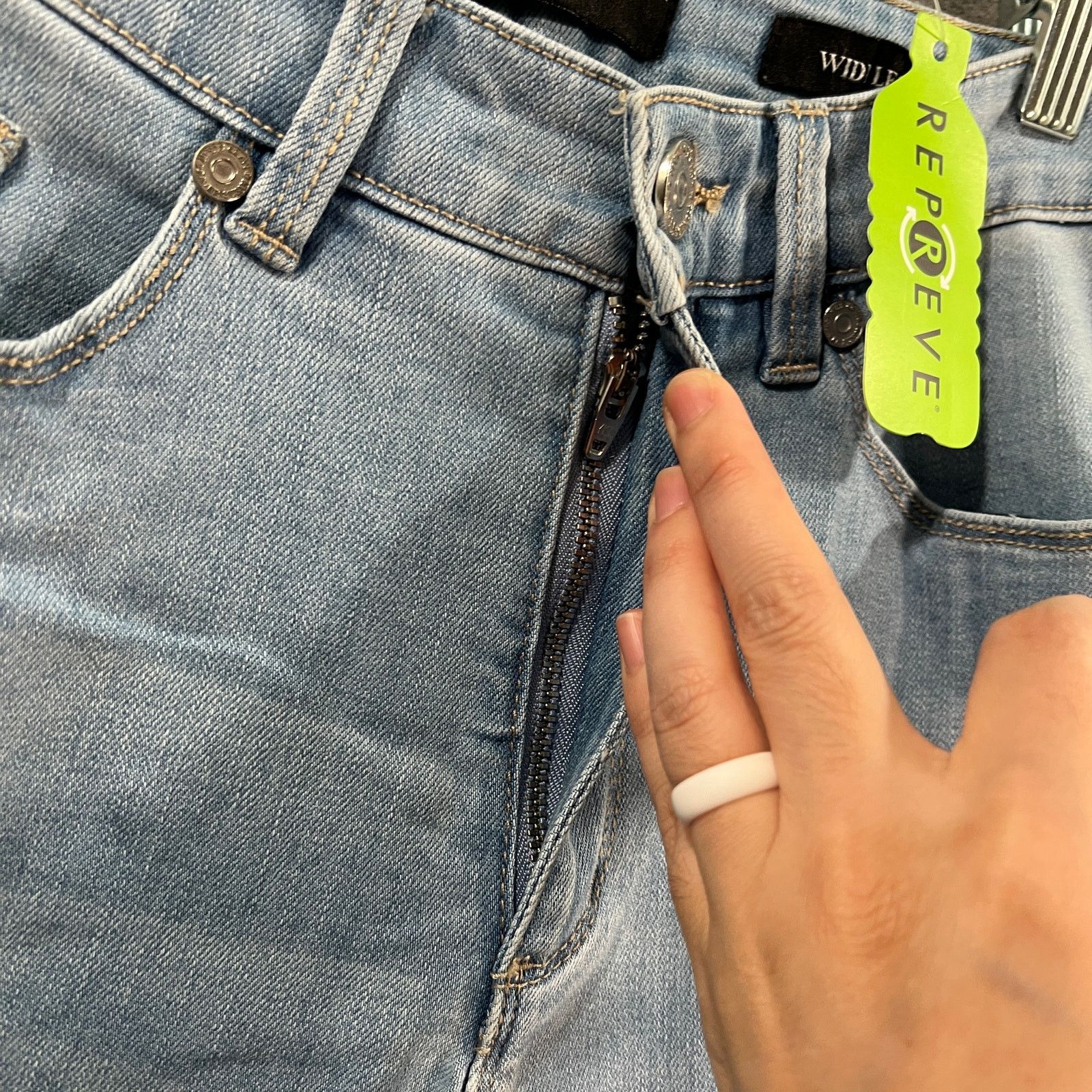 Other Susan Graver Regular Wide Leg Crop Jean with Frayed Hem Ligh Size 28" / US 6 / IT 42 - 9 Thumbnail