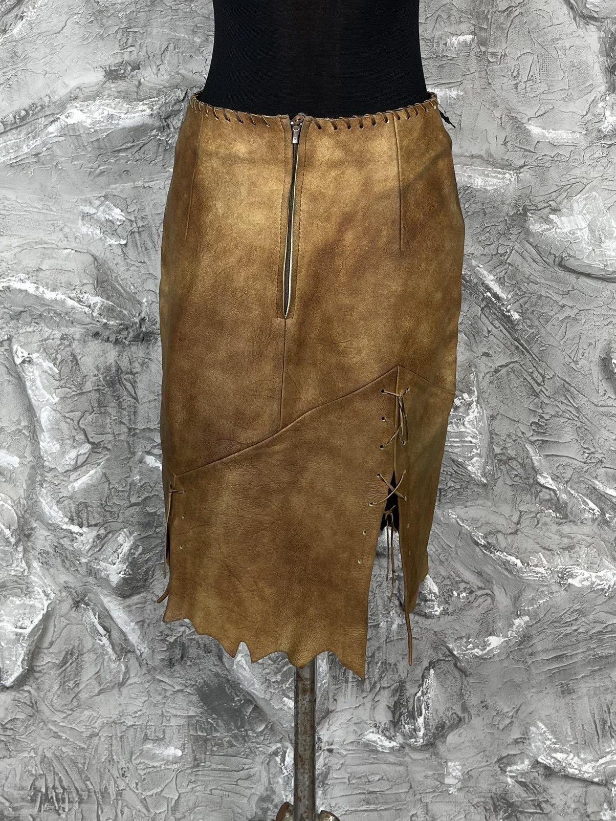 If Six Was Nine × Le Grande Bleu (L.G.B.) Primitive Post-Apocalyptic Fashion Vintage Leather Skirt Size 26" / US 2 / IT 38 - 10 Thumbnail