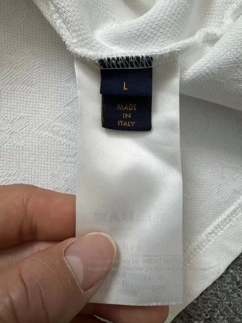 Louis Vuitton Louis Vuitton White dark print full logo pocket short slee Size US L / EU 52-54 / 3 - 4 Thumbnail