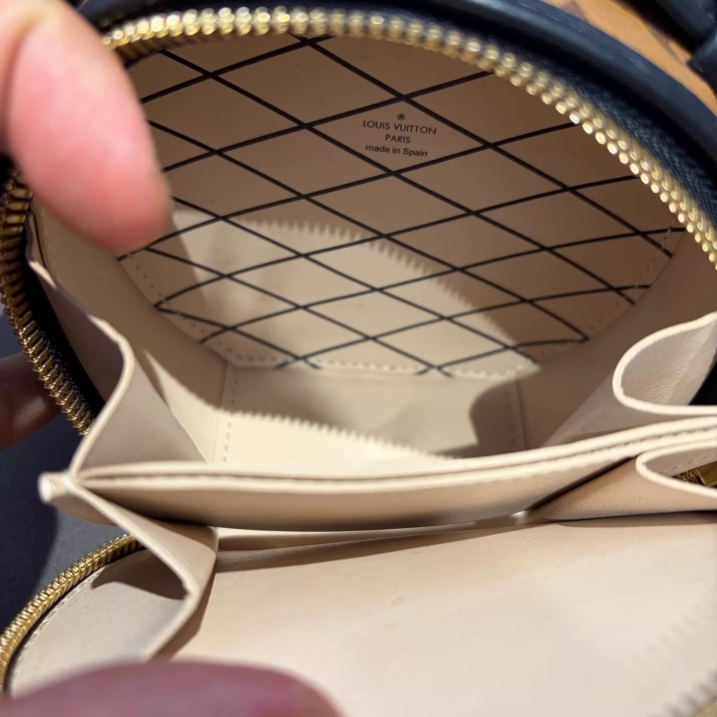 Louis Vuitton LV Boite Chapeau Reverse Caramel Chip 99 Size ONE SIZE - 7 Thumbnail