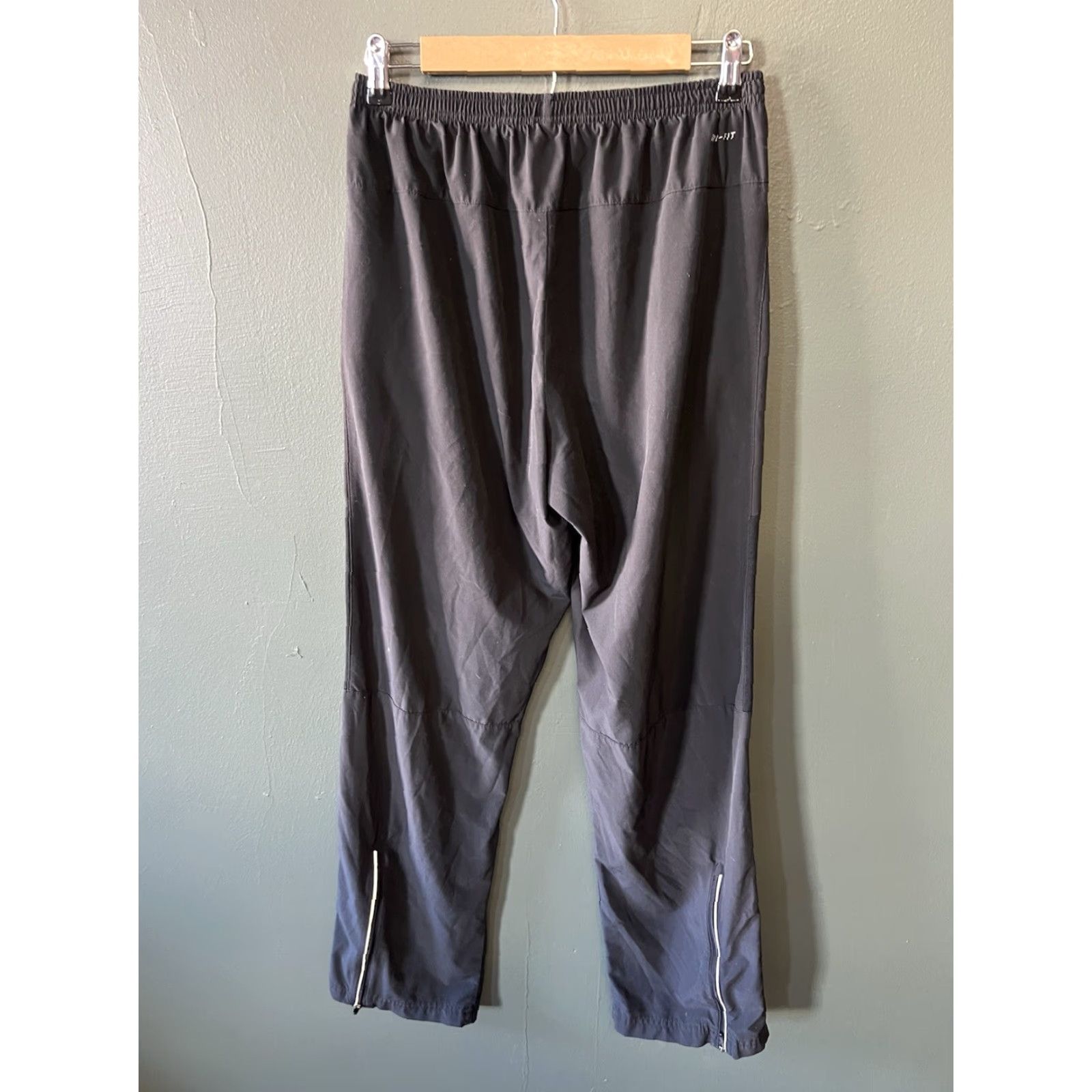 Nike VINTAGE Nike Dri-Fit Mens Black Sweatpants Size Medium Pull On Ankle Zippers Mens Size US 31 - 2 Thumbnail