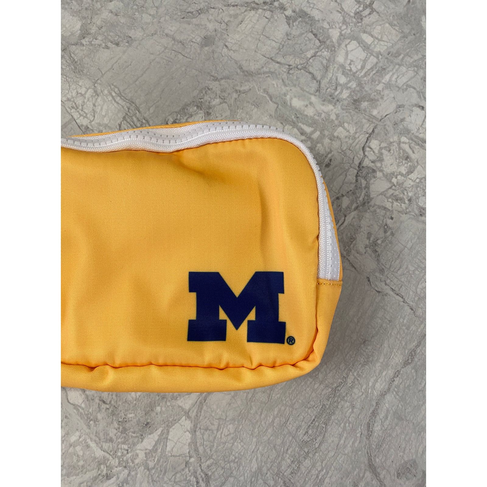 NCAA NWT Michigan Wolverines Stadium Sized 6.5"x4.5" Fanny Pack Size ONE SIZE - 2 Thumbnail