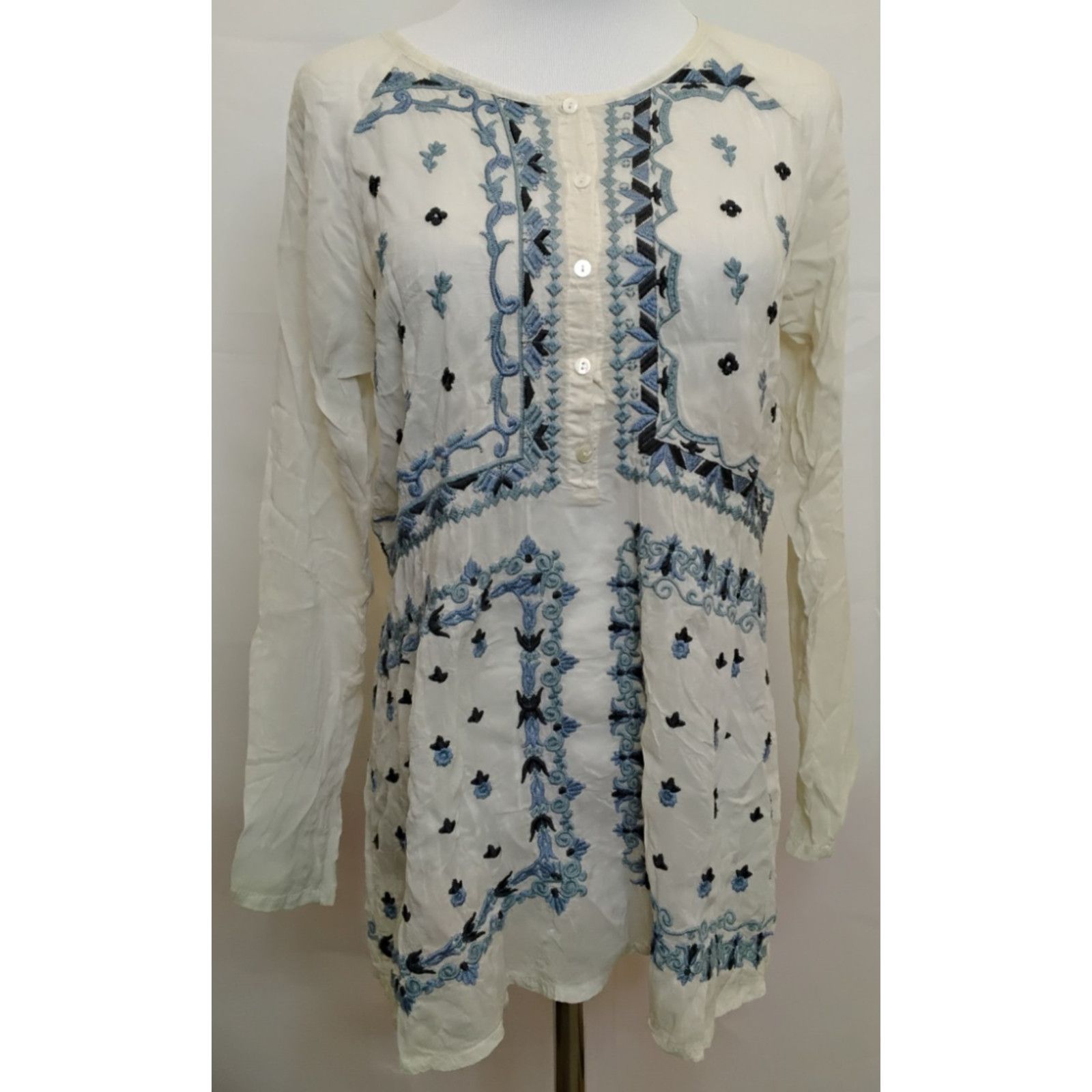 Johnny Was Johnny Was Blouse Women's Small White/Blue Embroidered Size S / US 4 / IT 40 - 2 Thumbnail