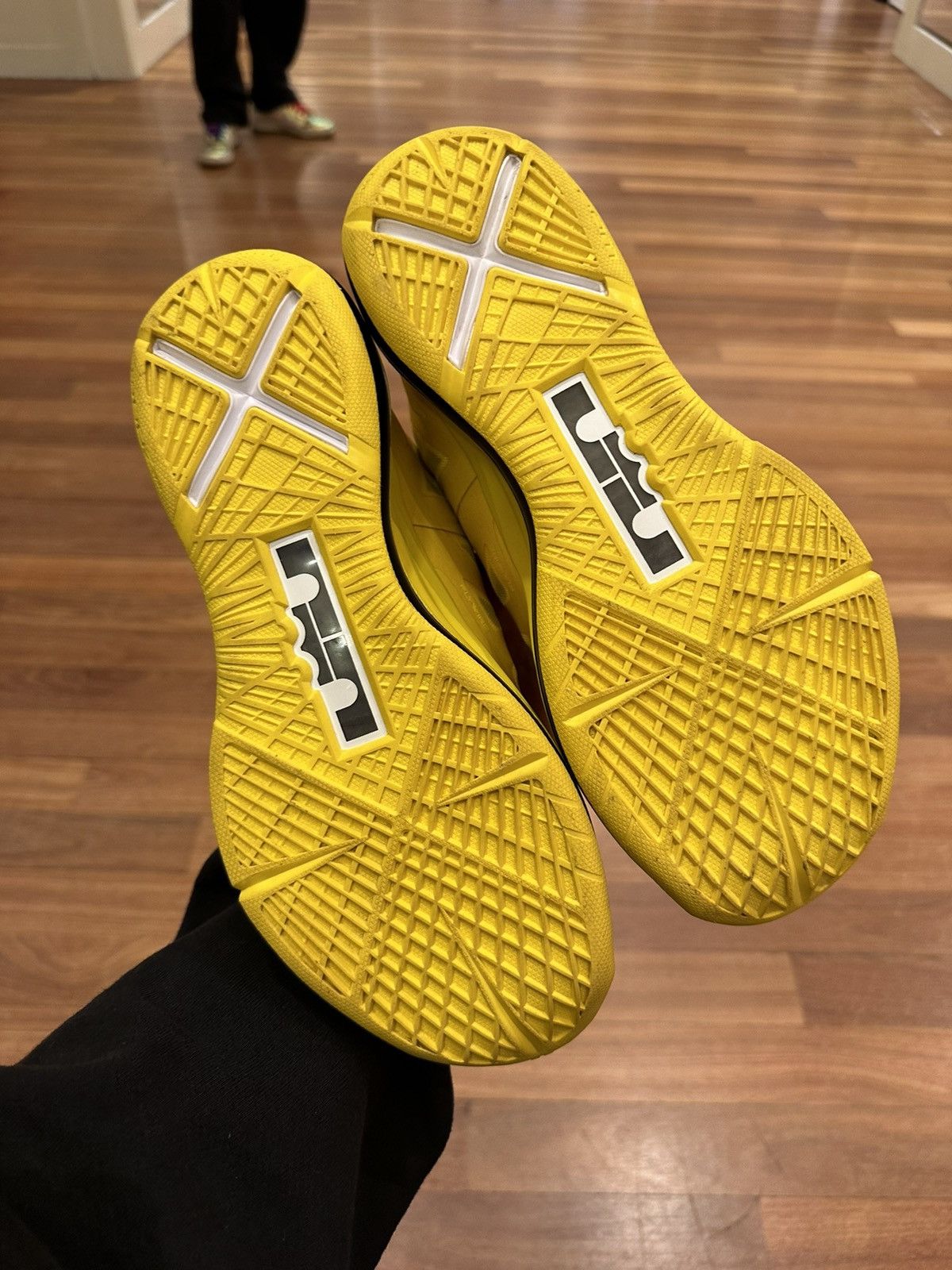 Nike Nike lebron must be the honey Size US 9 / EU 42 - 5 Thumbnail