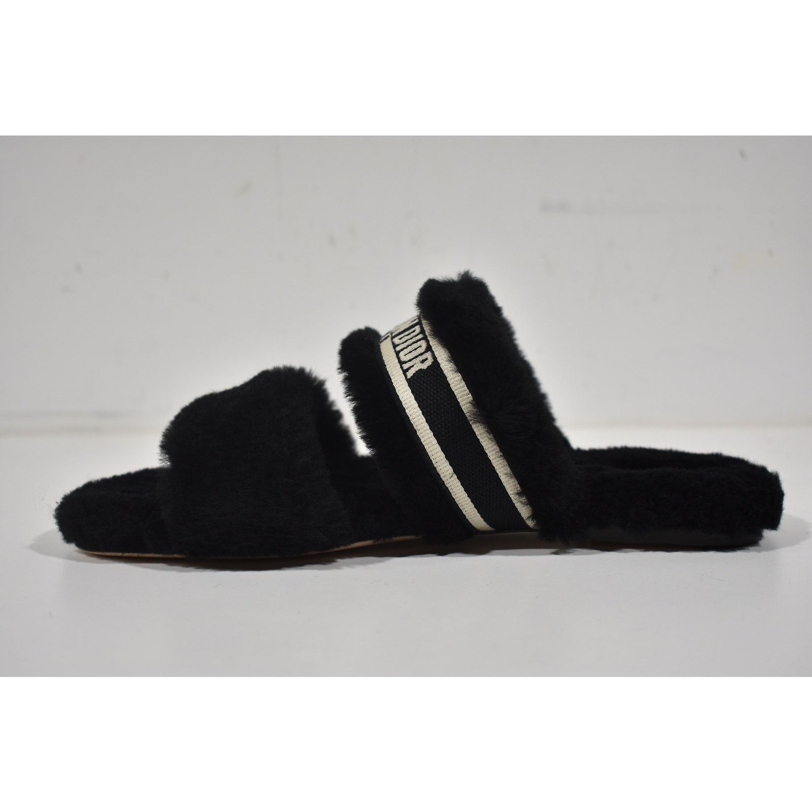 Dior Christian Dior Chez Moi Black Shearling Fur White Logo Slide Size US 7.5 / IT 37.5 - 5 Thumbnail