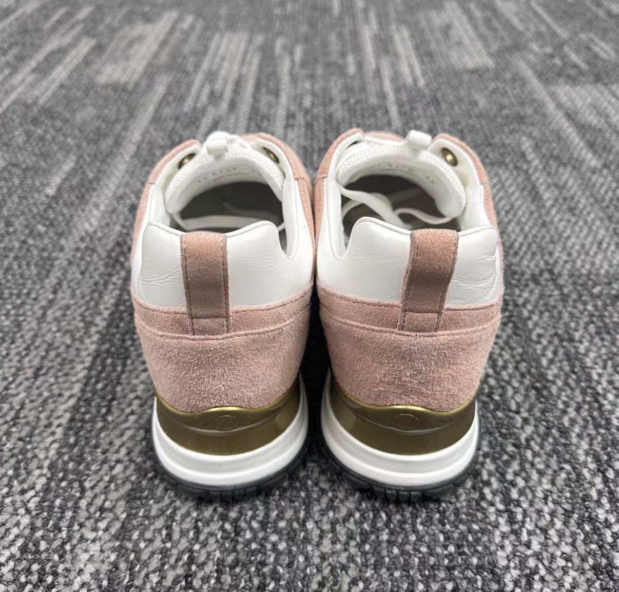 Louis Vuitton Louis Vuitton Runaway White & Pink Logo Sneakers J42 Size US 7 / EU 40 - 3 Thumbnail