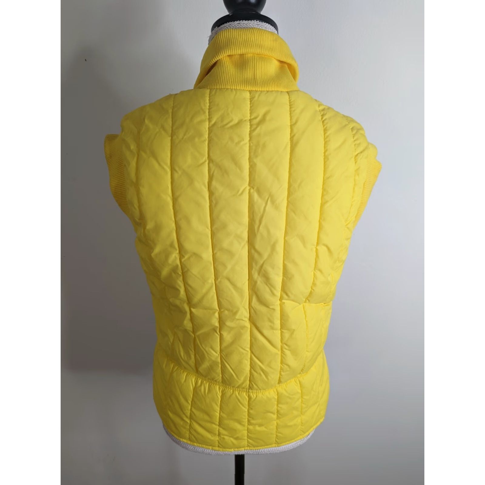 Vintage VINTAGE 80s Skiwear Yellow Nylon Puffer Quilted Vest Women's S Jacket/Coat Size S / US 4 / IT 40 - 3 Thumbnail
