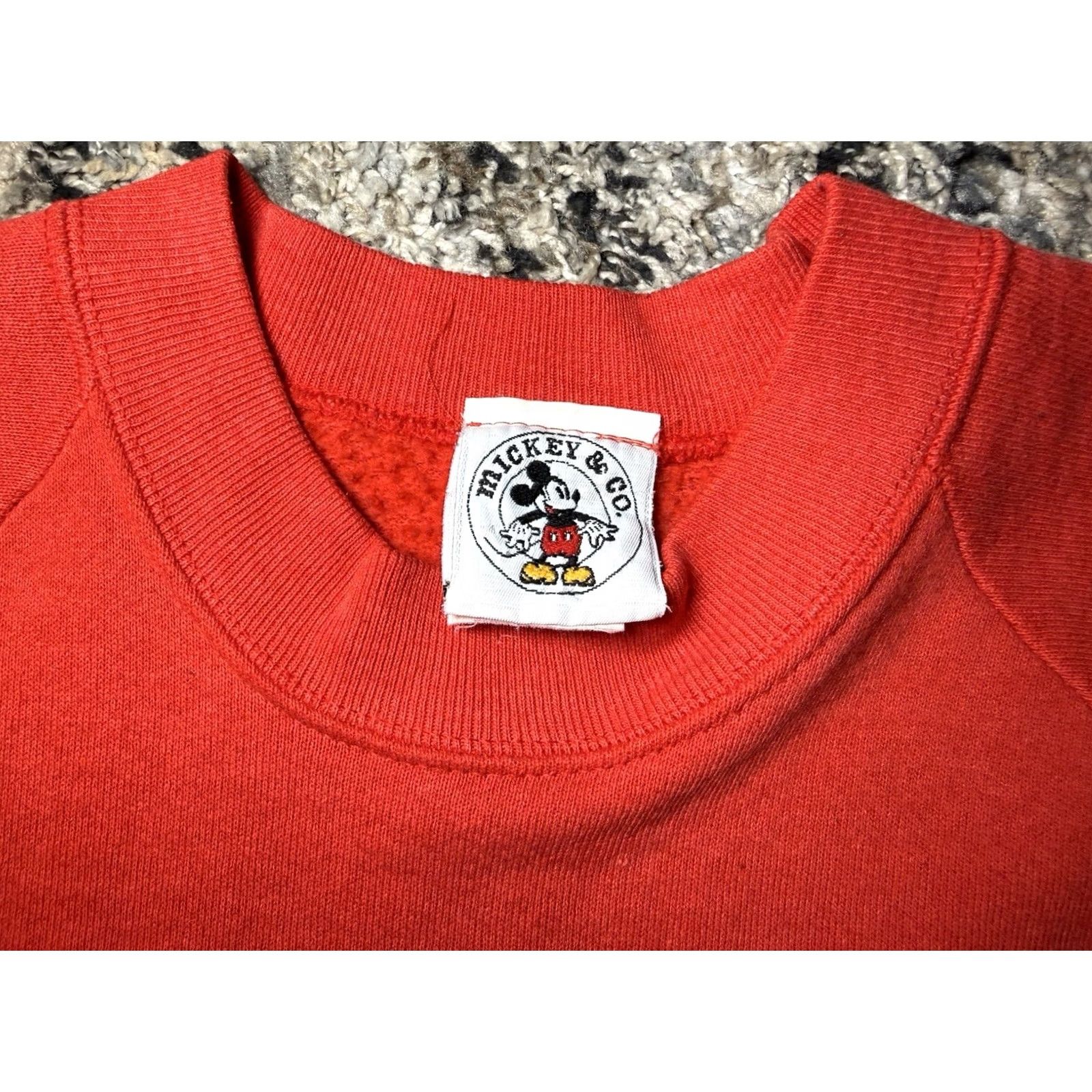 Mickey & Co. VINTAGE Mickey Mouse World Tour 1001 Hellos Crewneck Sweatshirt Shirt Large Red Mens L Shirt Size US L / EU 52-54 / 3 - 3 Thumbnail