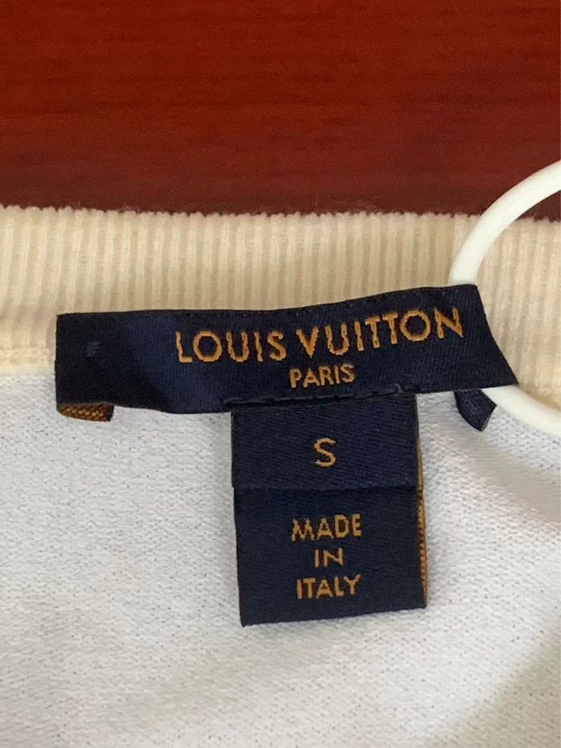 Louis Vuitton Louis Vuitton Pure white wavy high-waist short sleeves 2501 Size S / US 4 / IT 40 - 5 Thumbnail
