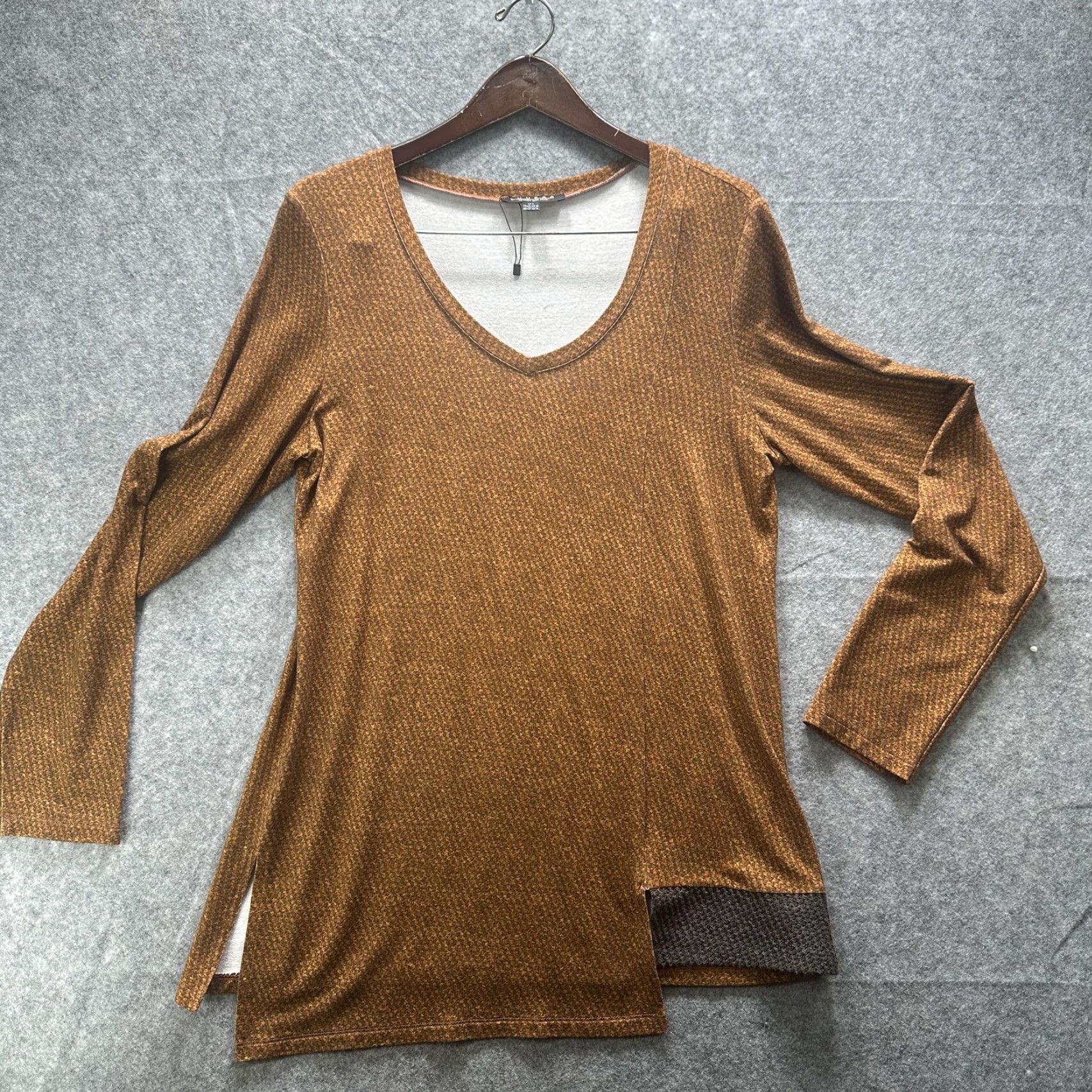 Vintage Luukaa Shirt Womens 10 Brown Cinnamon V Neck Tunic Long Sleeve Stretch Geometric Size L / US 10 / IT 46 - 2 Thumbnail