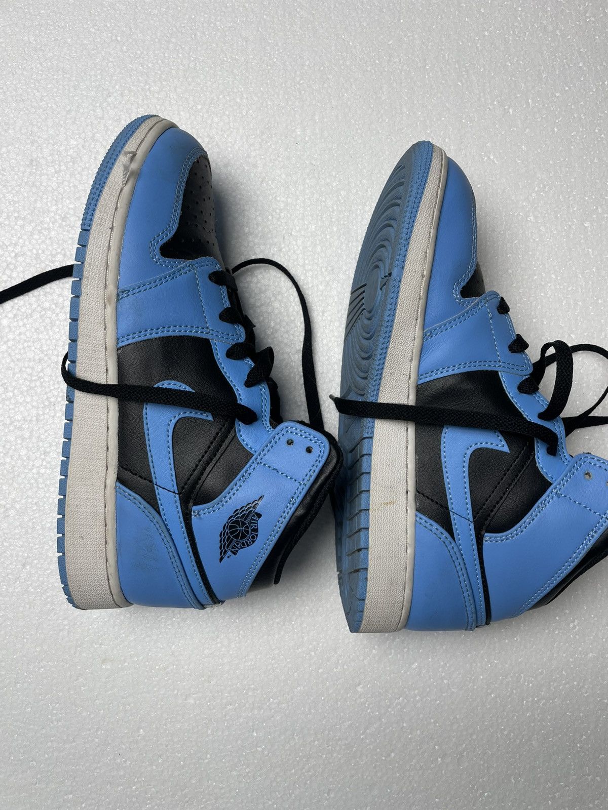 Jordan Brand Nike Air Jordan 1 Mid sneakers 6.5US Size US 6.5 / EU 39-40 - 5 Thumbnail